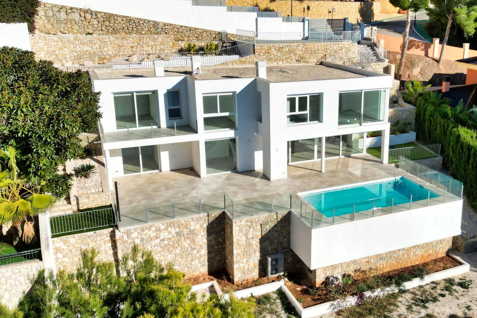 Villa in moderne stijl met prachtig uitzicht op zee te koop in Altea Hills