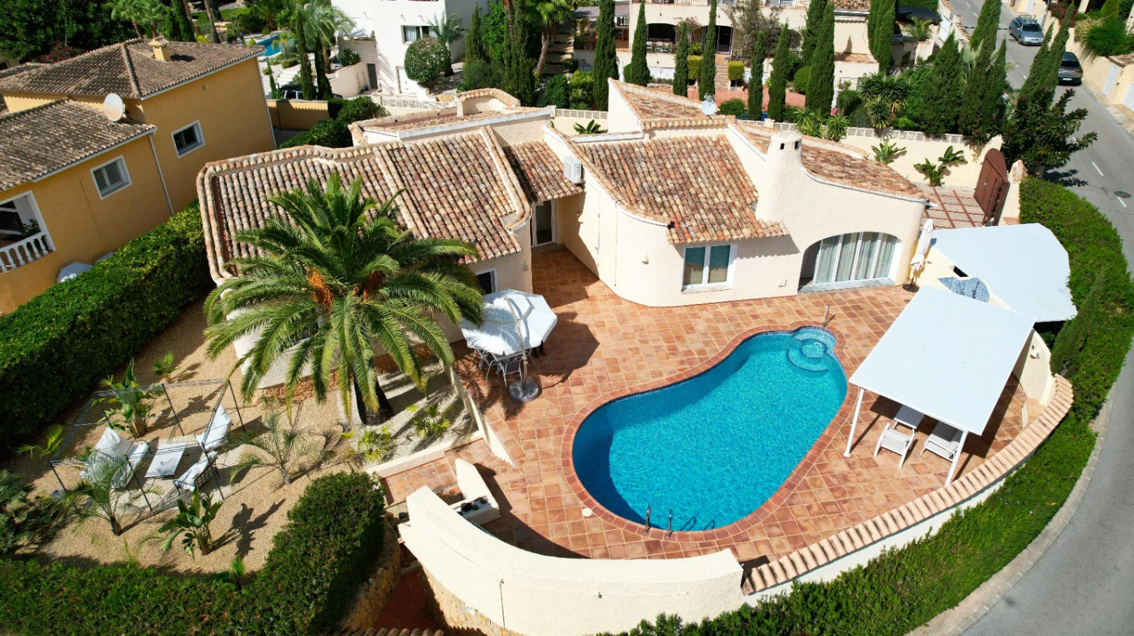 Mediterrane villa gebouwd op één niveau in Altea, Urb. Santa Clara, met veel privacy.