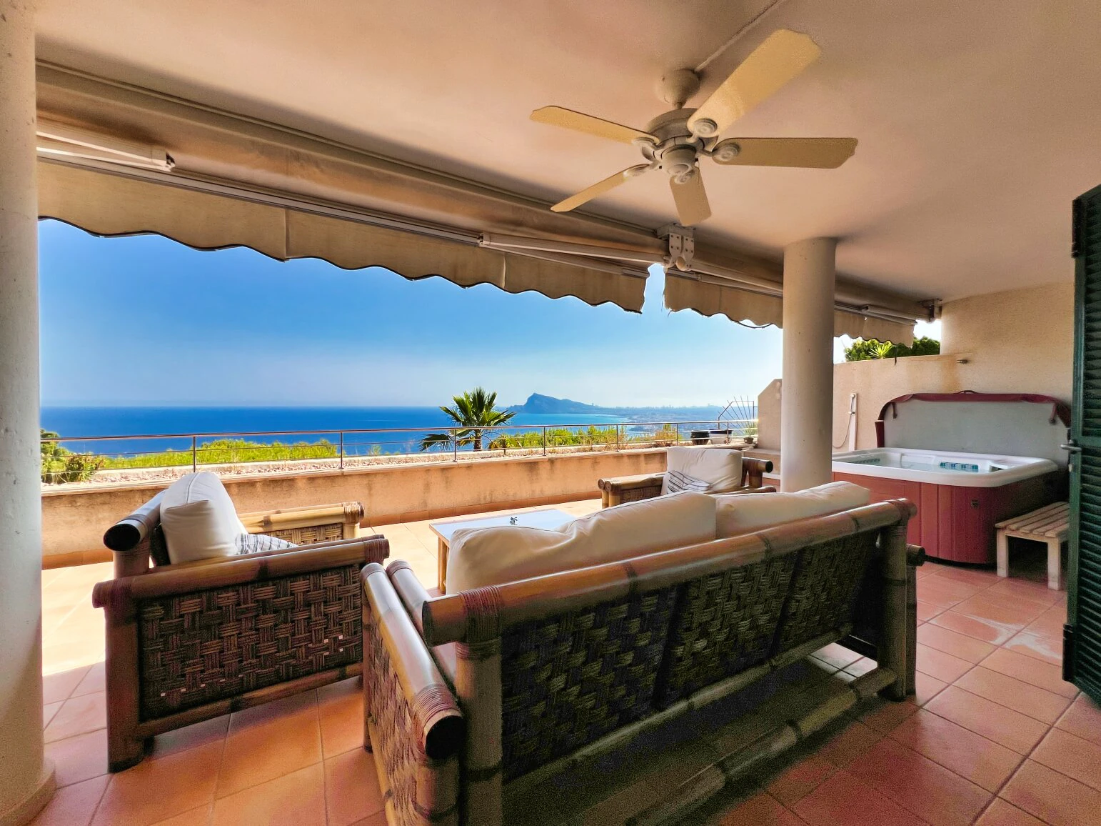 Appartement met prachtig uitzicht op zee te koop in Altea Hills