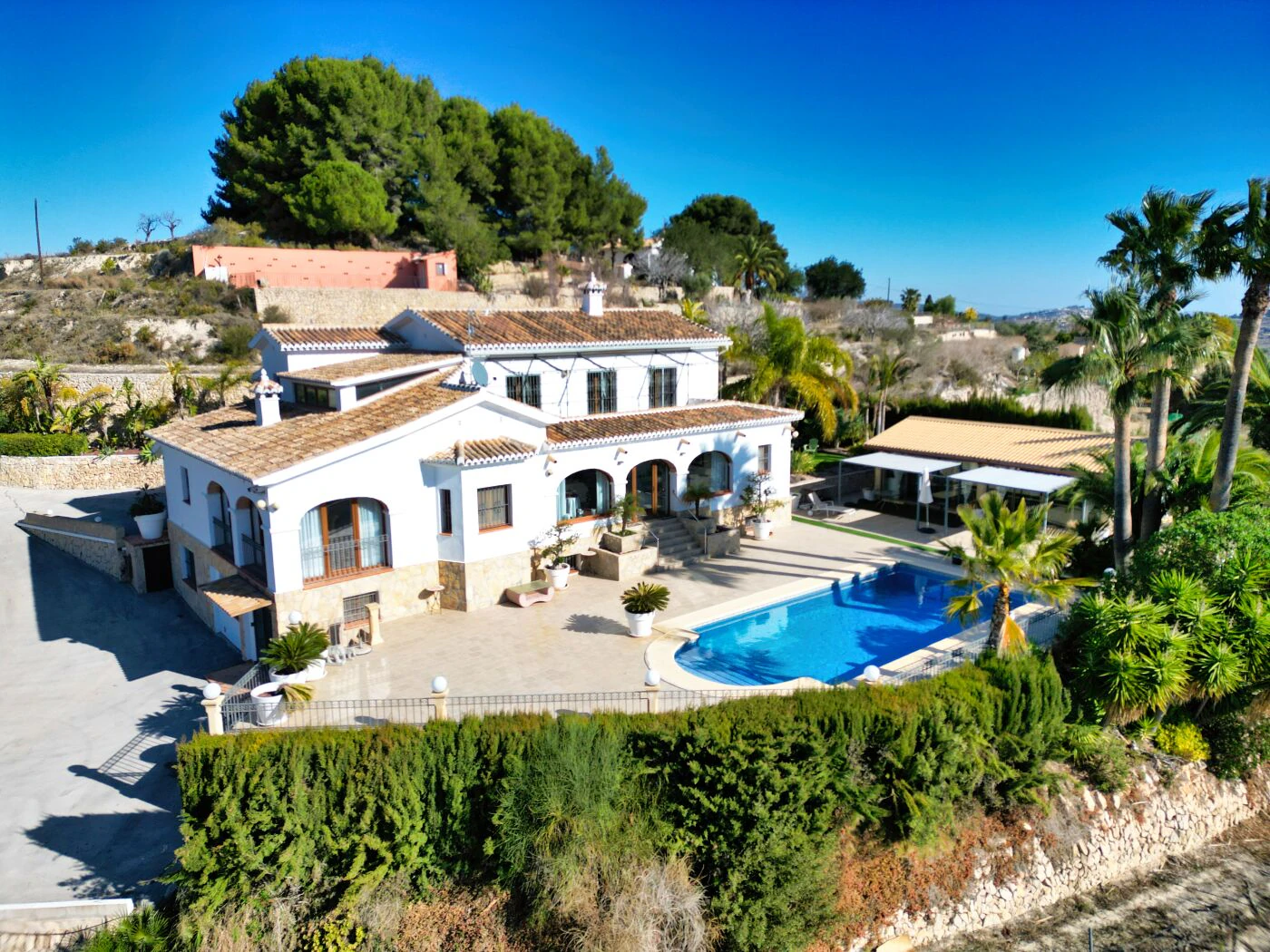 Indrukwekkende finca met uitzicht op zee en de bergen te koop in Benissa