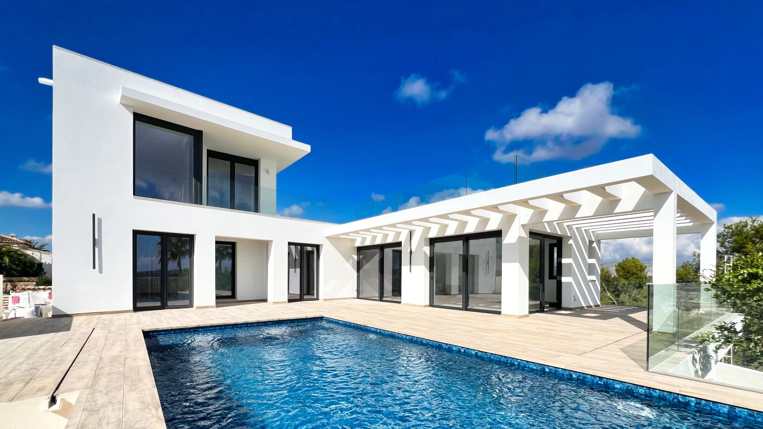 Luxe moderne villa te koop in Benimeit, Moraira met panoramisch uitzicht op zee