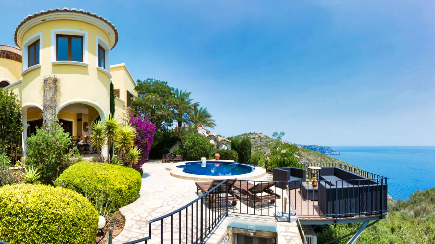 Lovely front line villa for sale in Benitachell