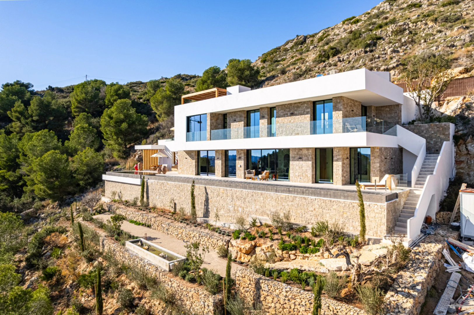 Contemporary en duurzame luxe villa met indrukwekkend uitzicht op de exclusieve kustzone van Jávea, Noord Costa Blanca.