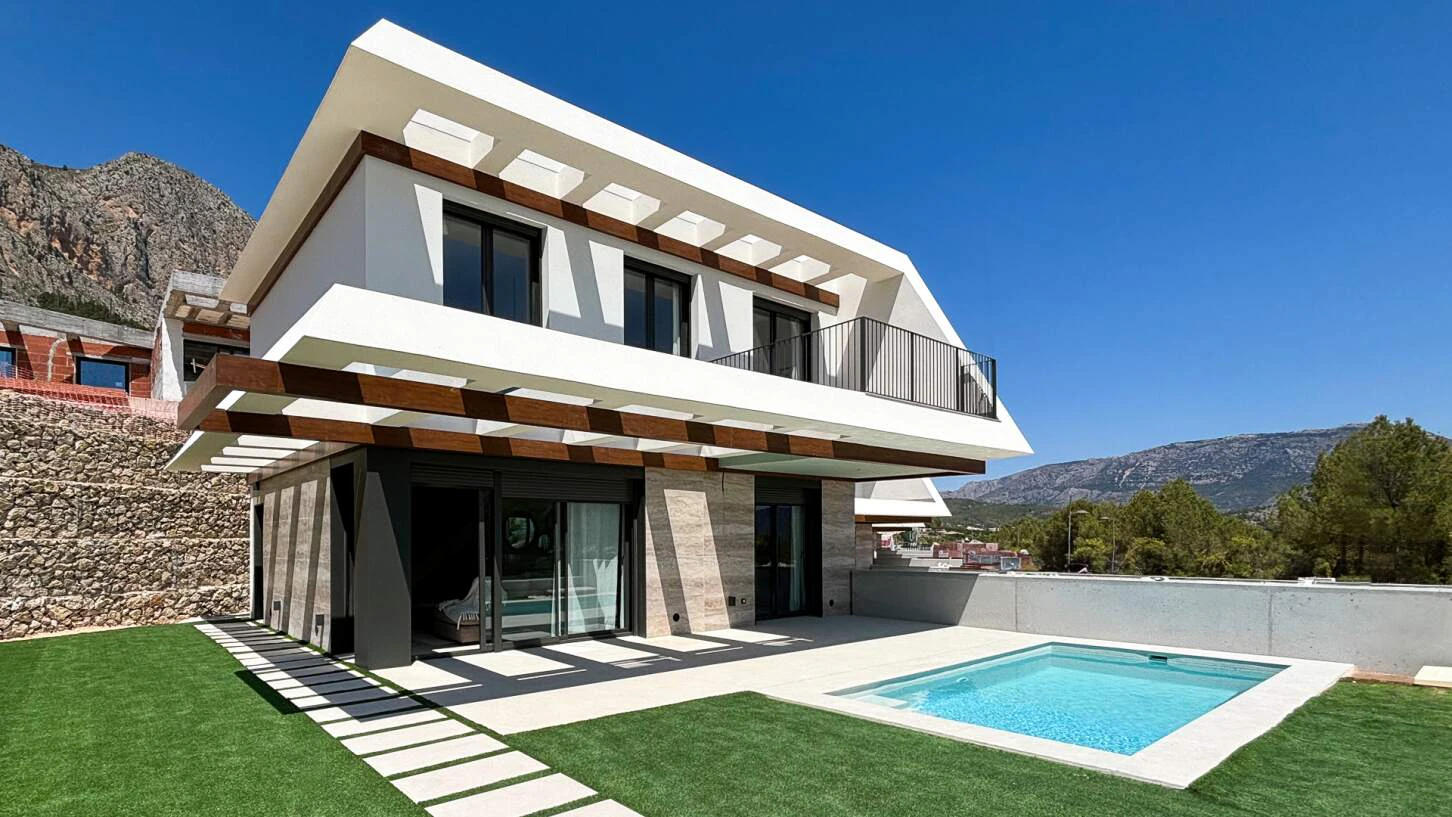 New villa with sea views in Polop, Costa Blanca