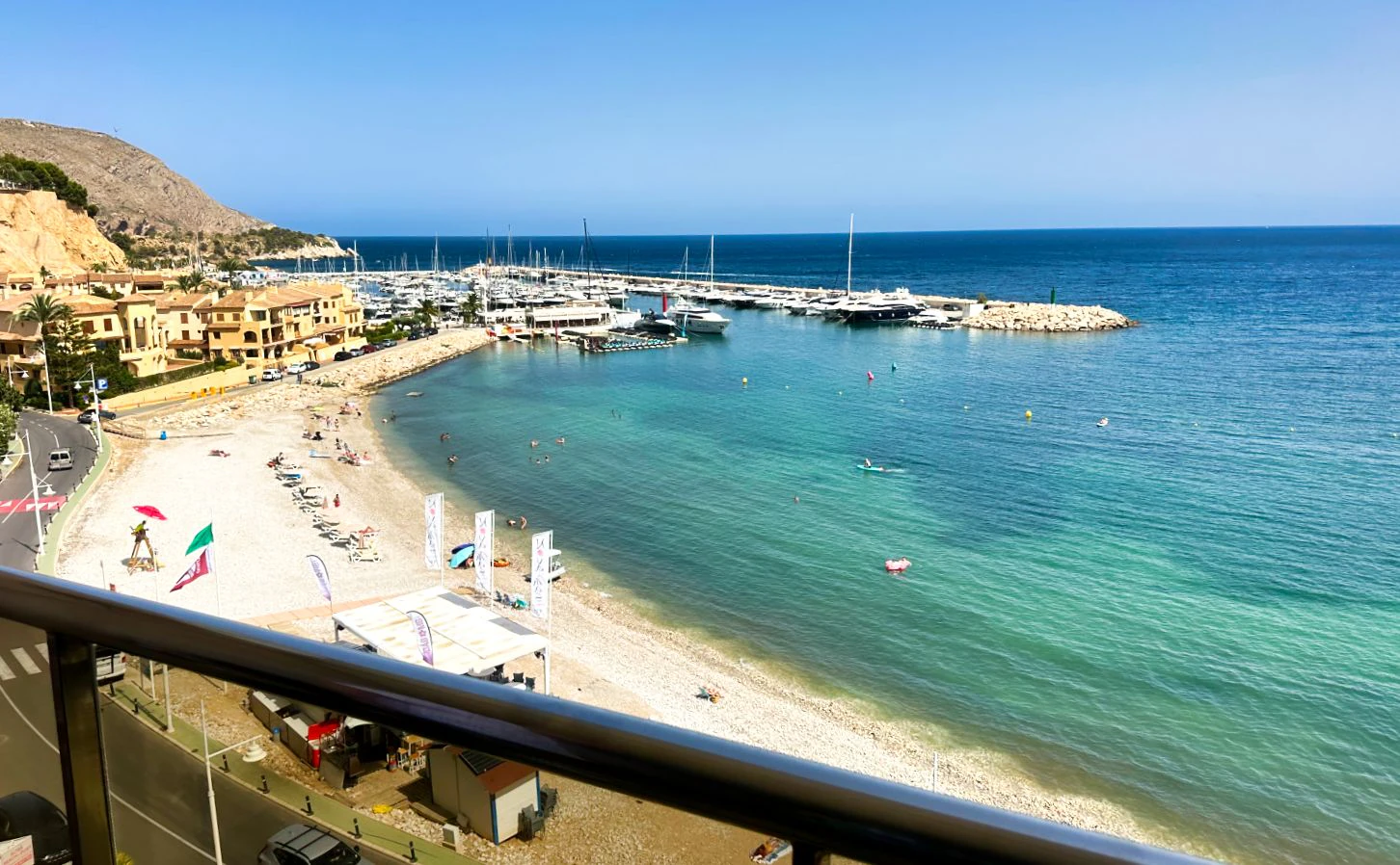 Exclusive beachfront apartment with unbeatable sea views in Mascarat, Altea.