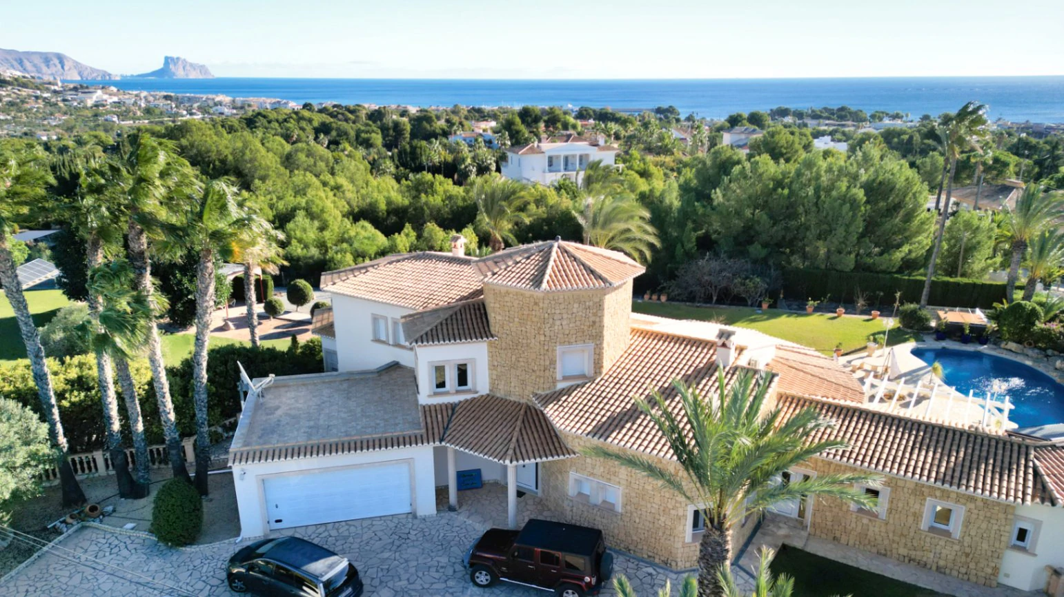 Magnificent Villa with sea and mountain views in El Planet, Altea