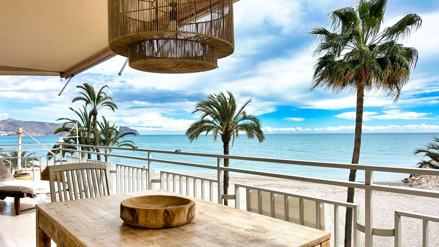Seafront apartment with stunning sea views in Altea