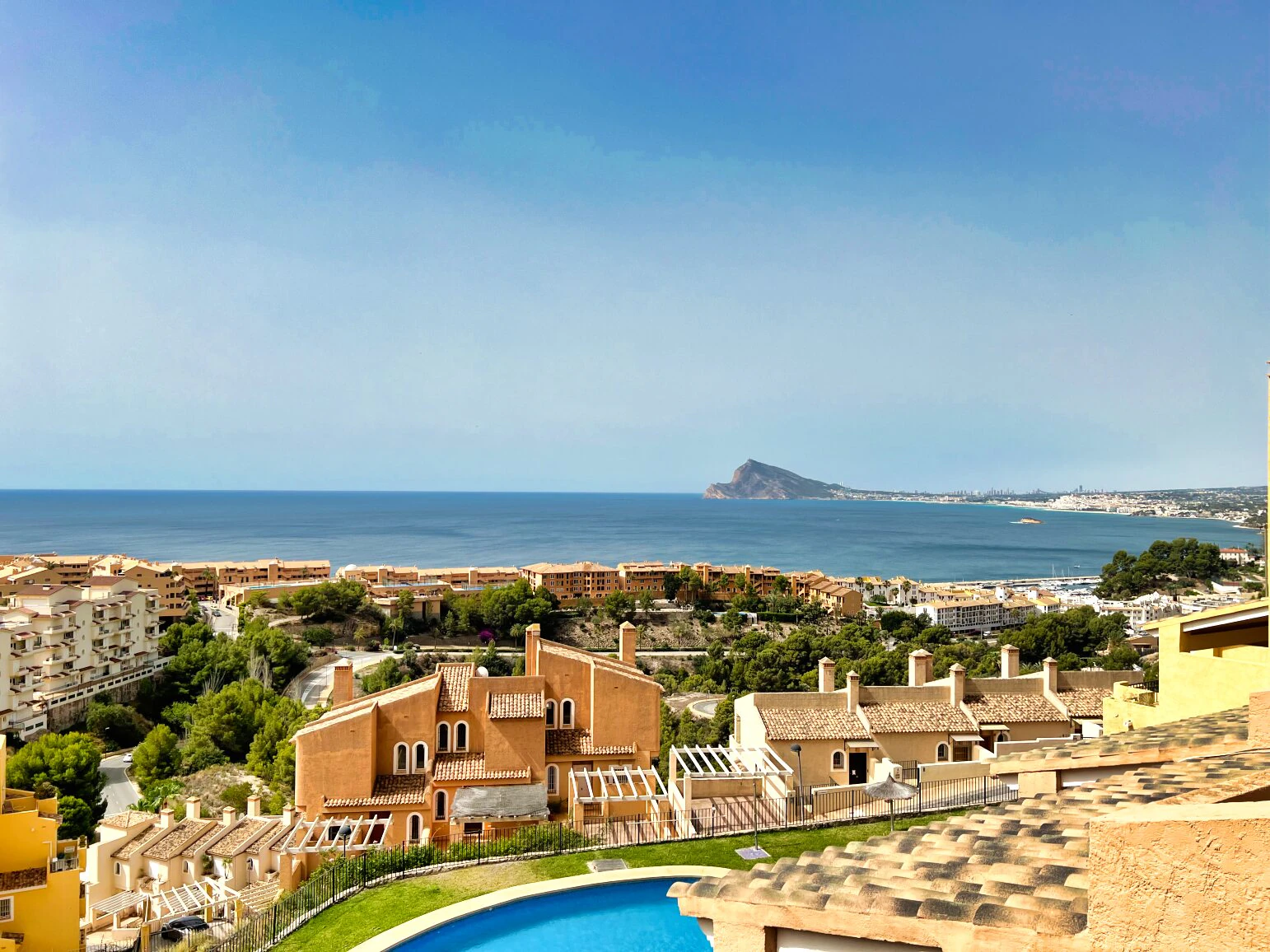 Charmante bungalow met spectaculair uitzicht op zee in Mascarat