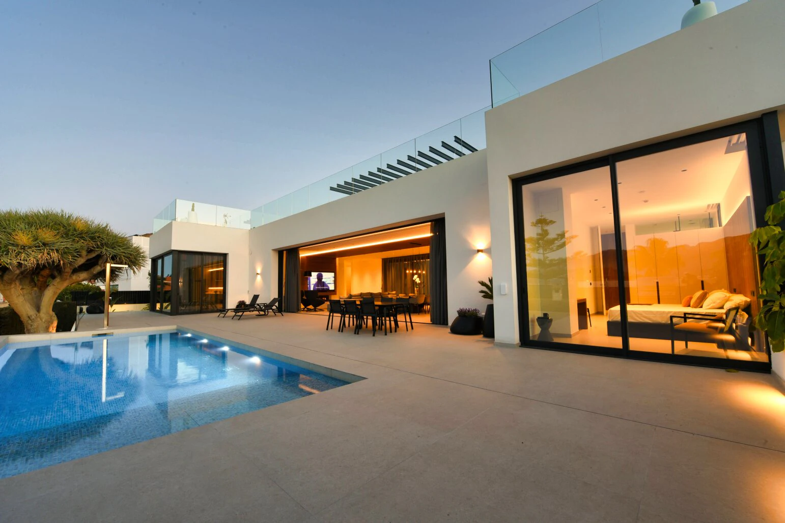 Luxuriöse, moderne Villa mit Meerblick und in Strandnähe in El Albir