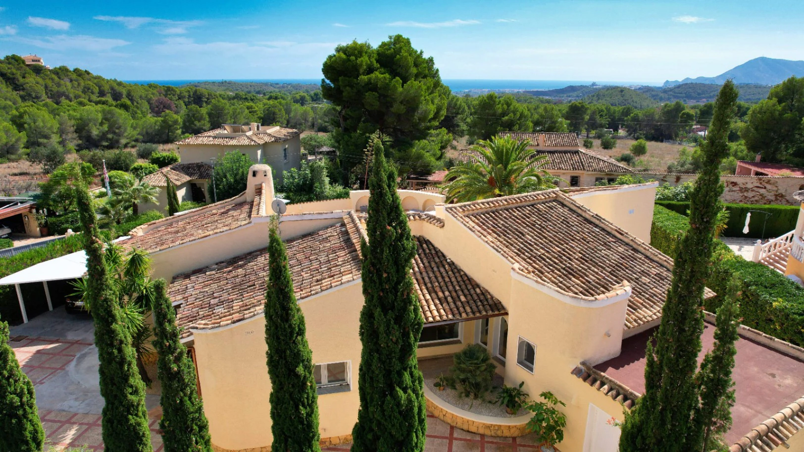 Mediterranean villa built on one level in Altea, Urb. Santa Clara, with a lot of privacy.