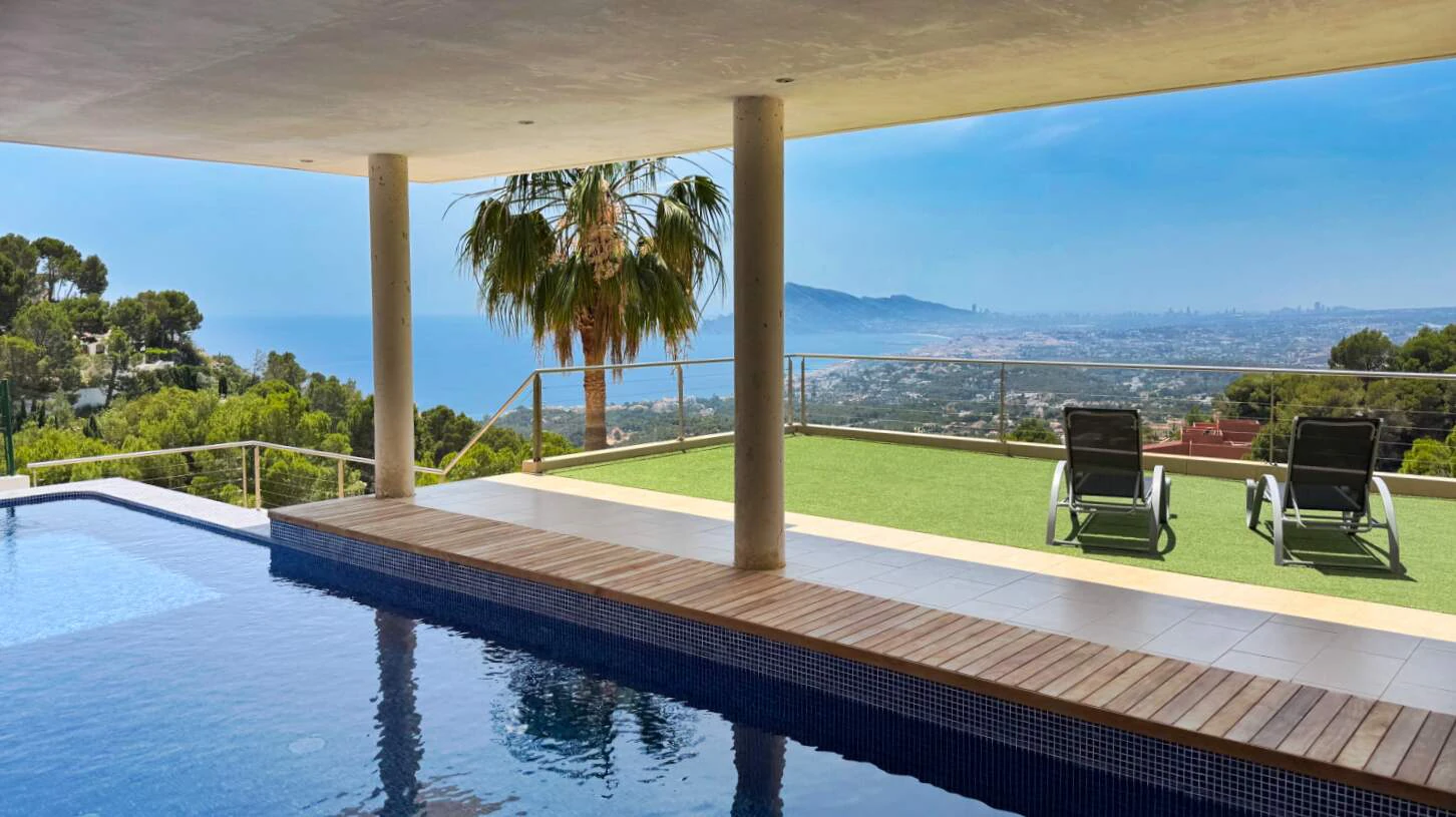 Luxury villa in Altea with 6 bedrooms and magnificent sea views