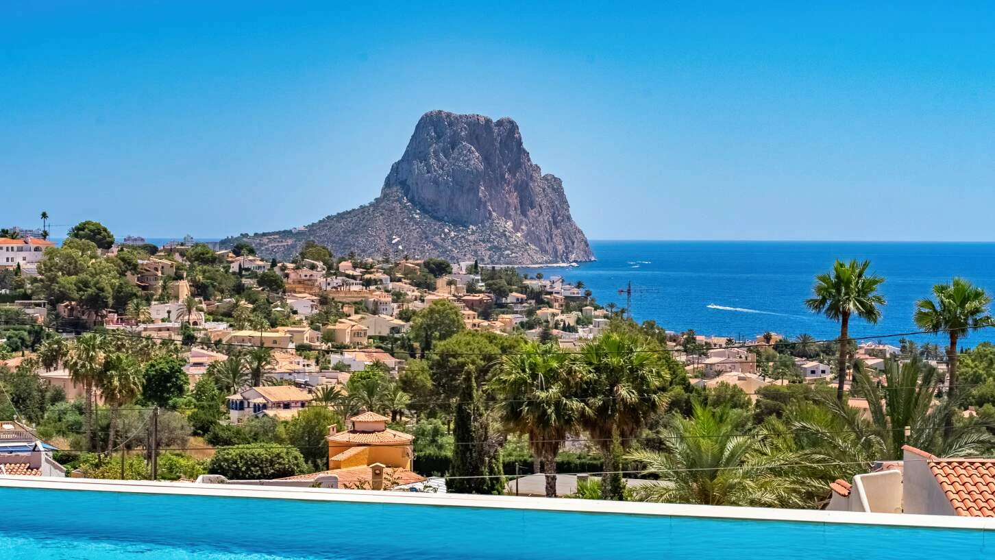 Agent exclusiv! Vilă modernă spectaculară cu piscină privată și vederi panoramice asupra mării în Calpe, Costa Blanca