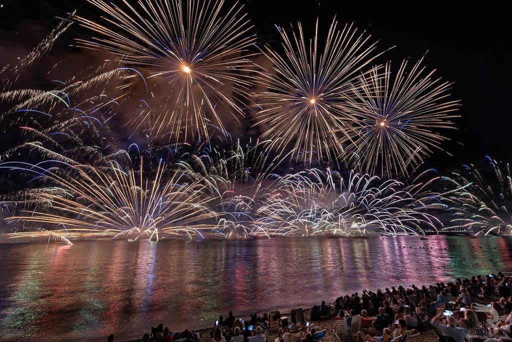 Costa Blanca Vibe: Fiestas, Mar y Tradición
