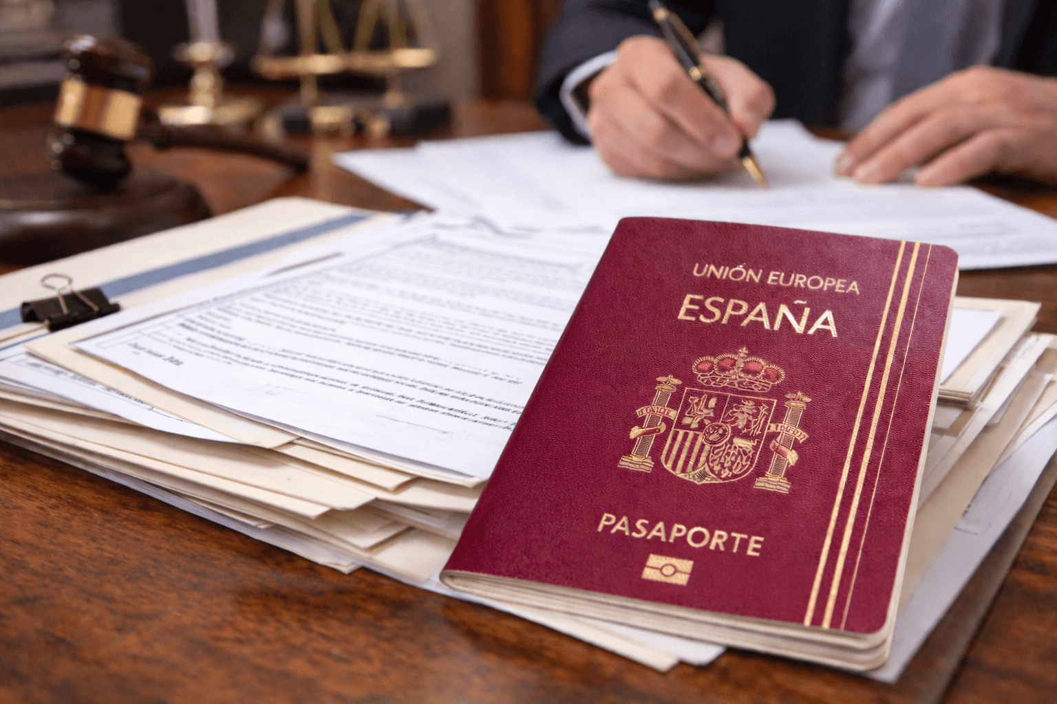 Residencia en la Costa Blanca 2026: Guía para Nómadas Digitales y Renovación de Golden Visa