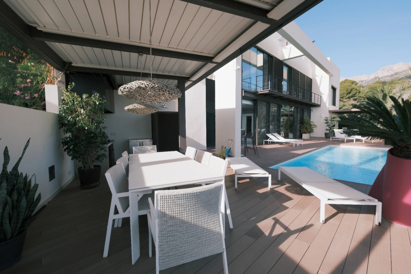 Villa moderna en Altea con 4 dormitorios y piscina en venta