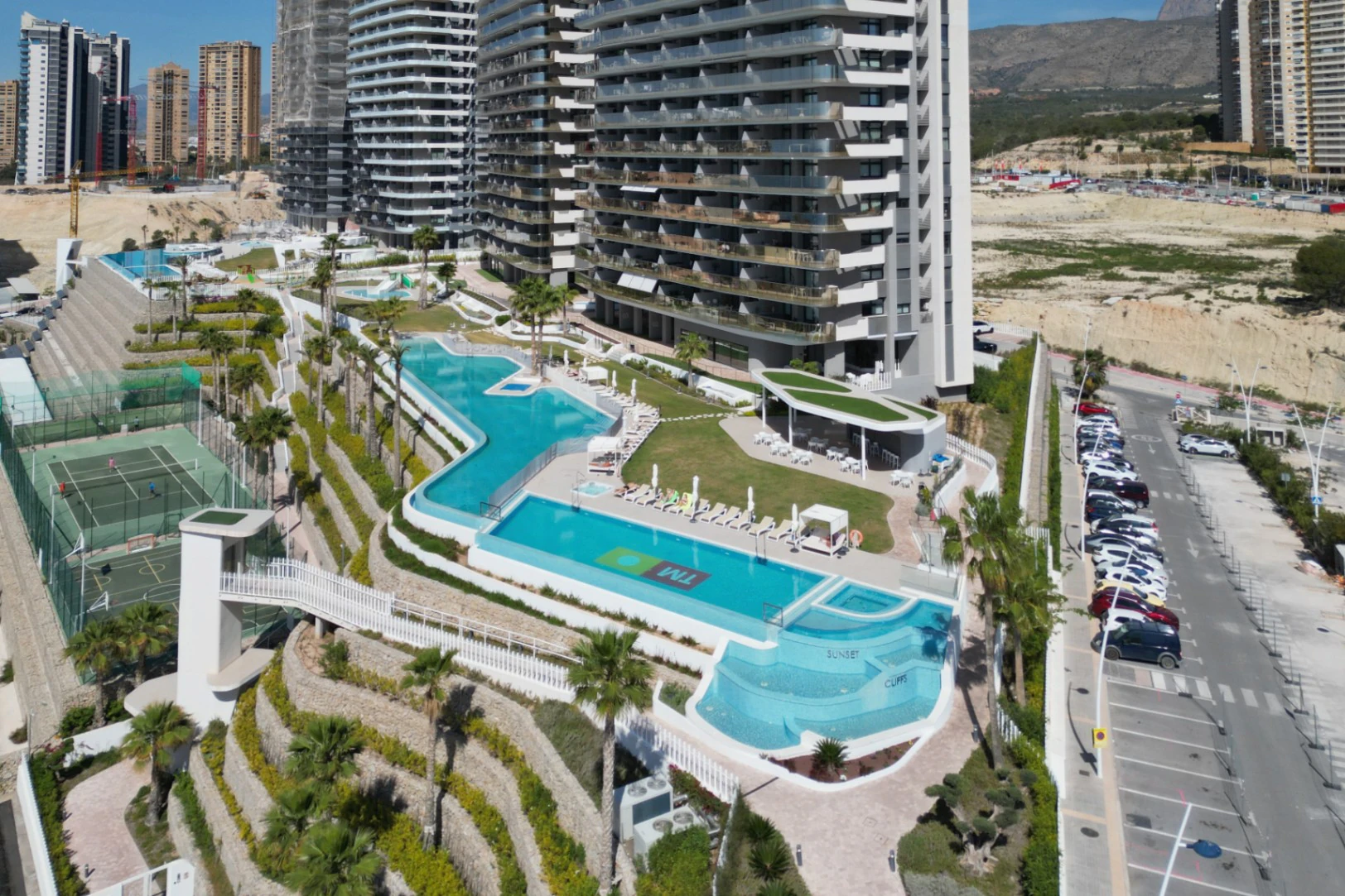 Ático en venta en Benidorm con 3 habitaciones y piscina climatizada