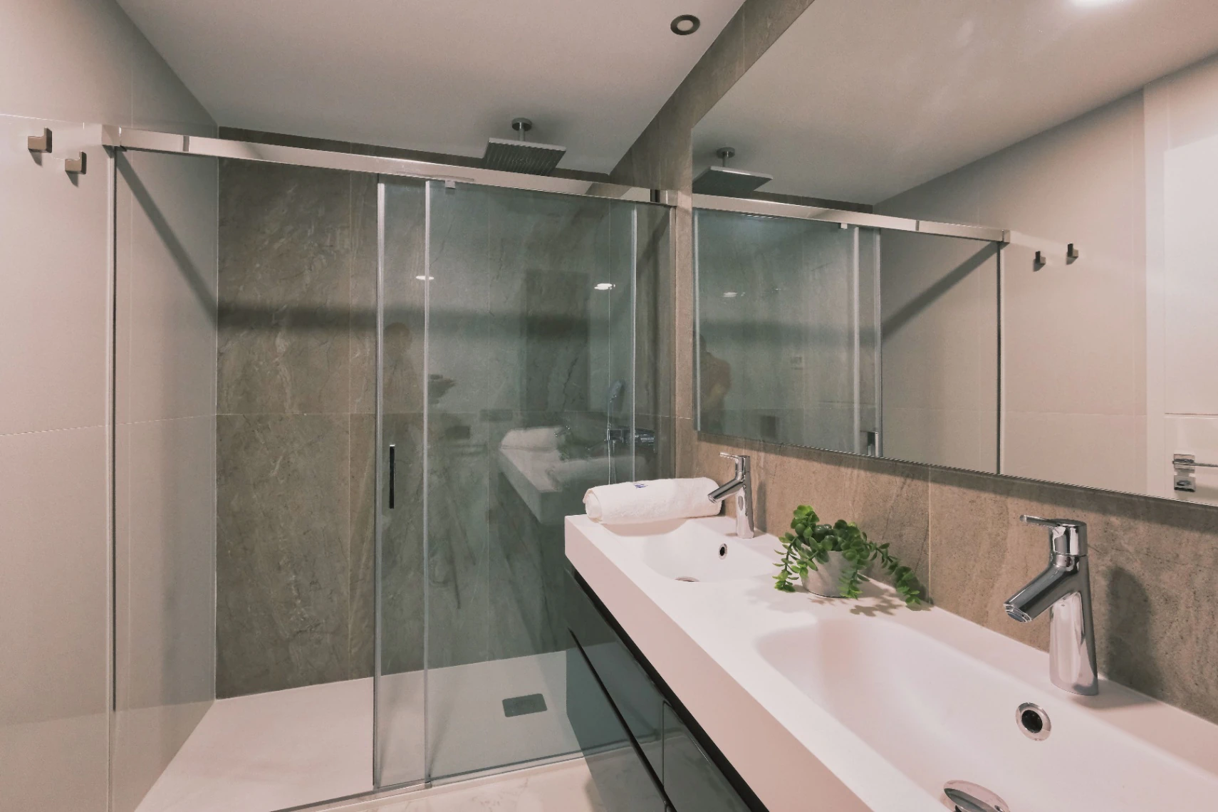 Ático en venta en Benidorm con 3 habitaciones y piscina climatizada