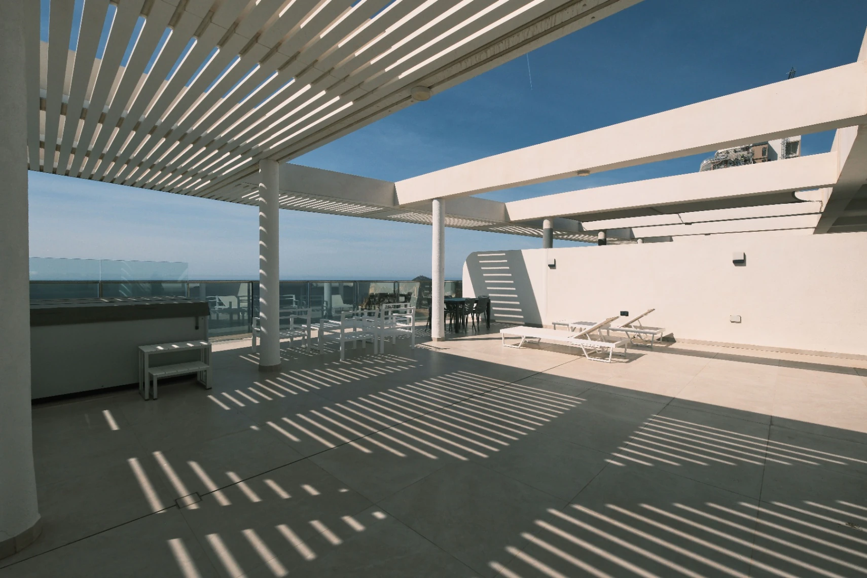 Ático en venta en Benidorm con 3 habitaciones y piscina climatizada