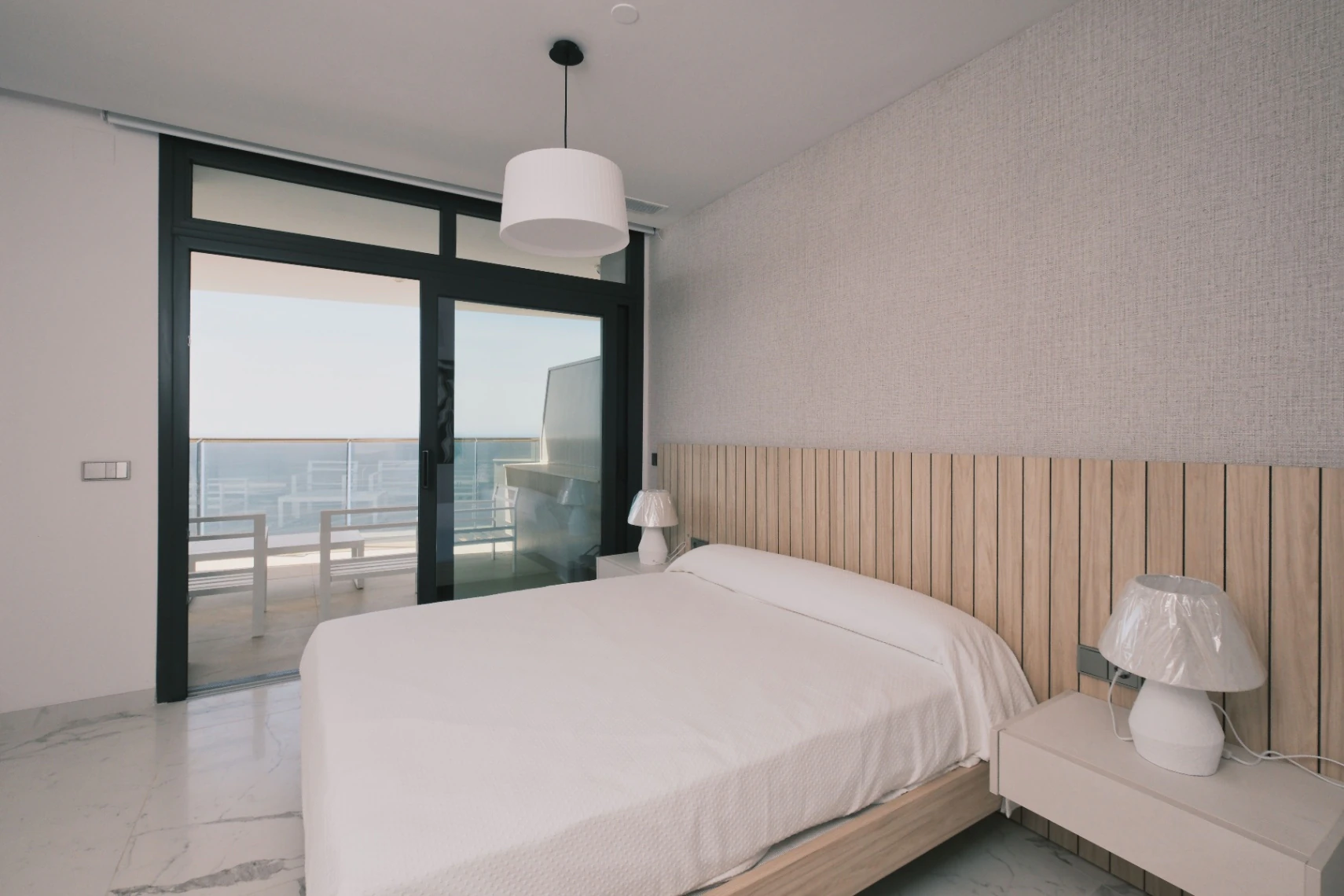Ático en venta en Benidorm con 3 habitaciones y piscina climatizada
