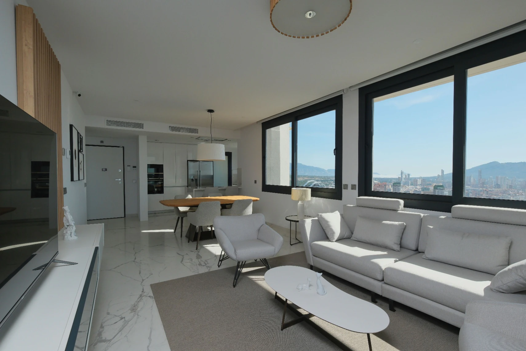 Ático en venta en Benidorm con 3 habitaciones y piscina climatizada