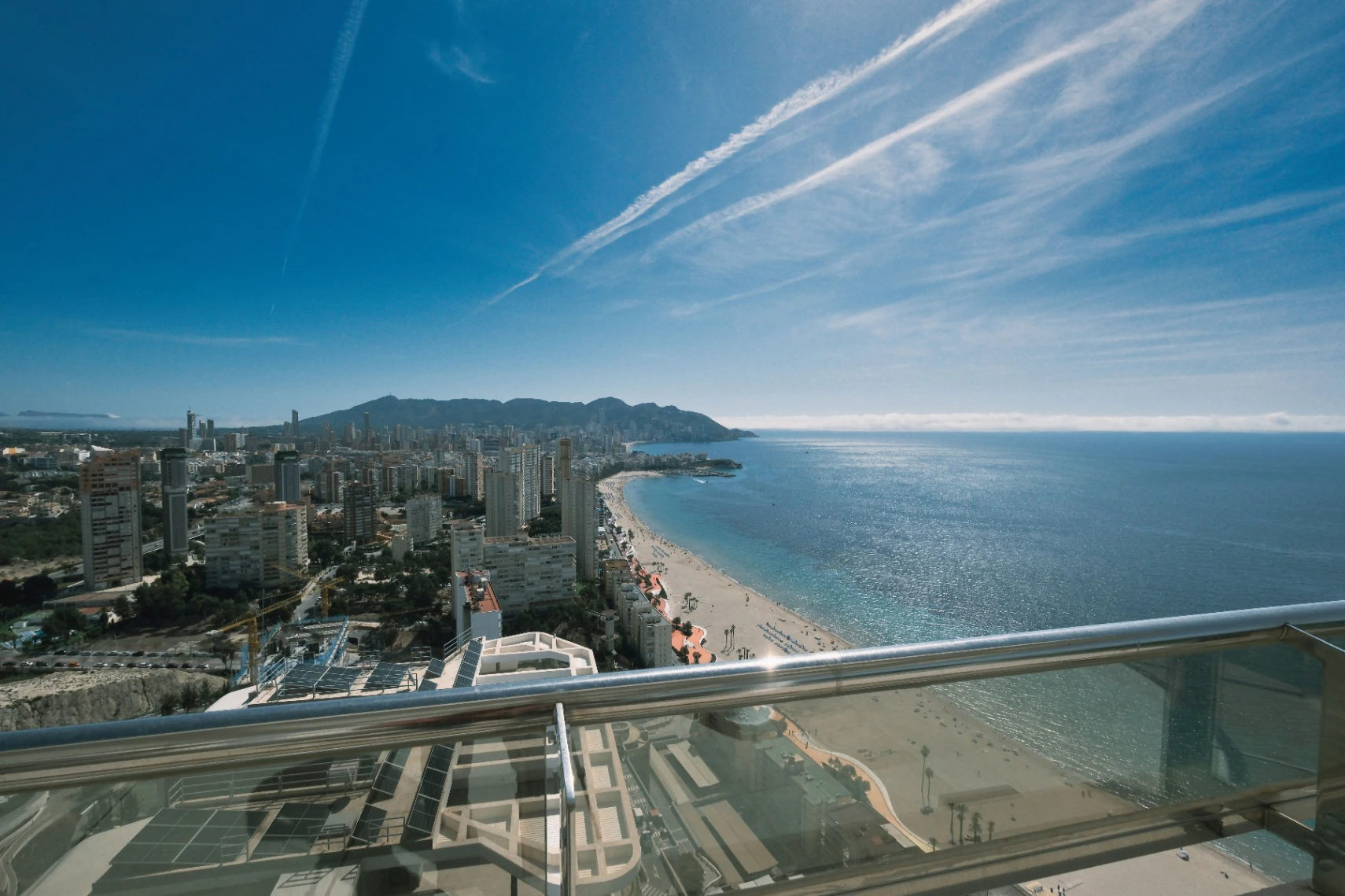 Ático en venta en Benidorm con 3 habitaciones y piscina climatizada
