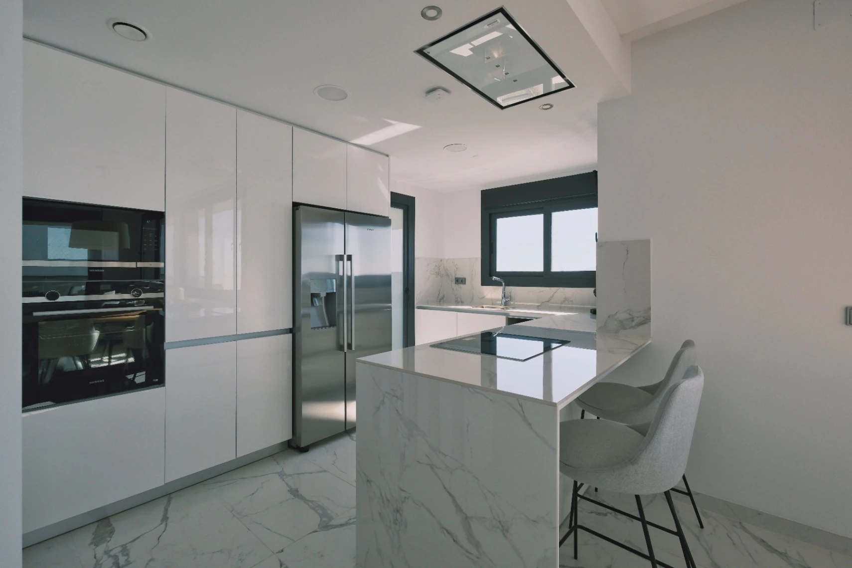 Ático en venta en Benidorm con 3 habitaciones y piscina climatizada