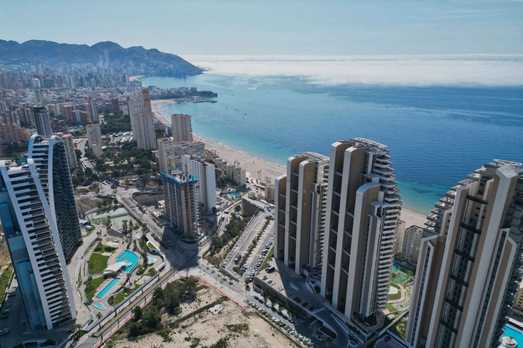 Ático en venta en Benidorm con 3 habitaciones y piscina climatizada