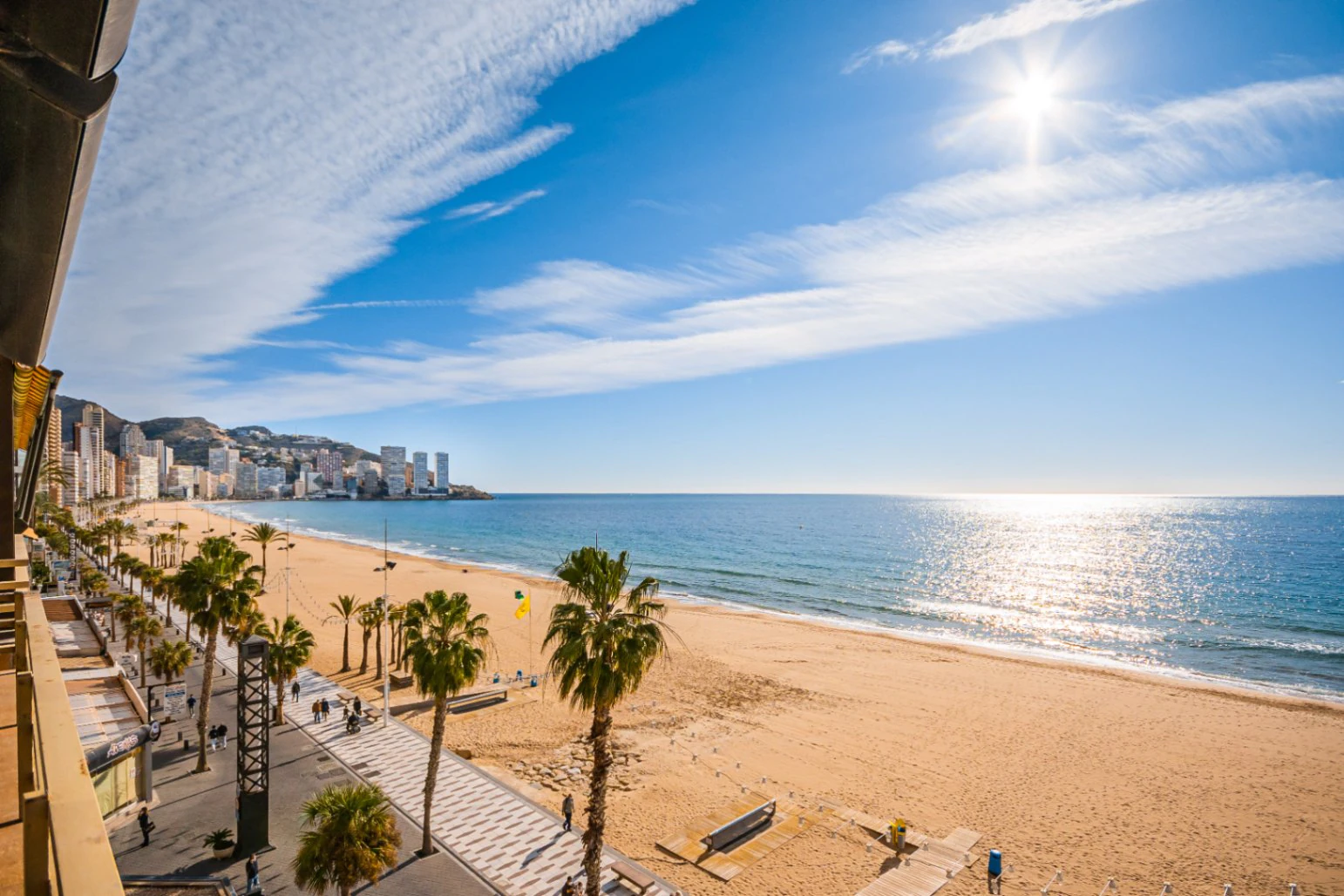 Apartamento de lujo en venta de 3 dormitorios y 3 baños en primera linea en Benidorm