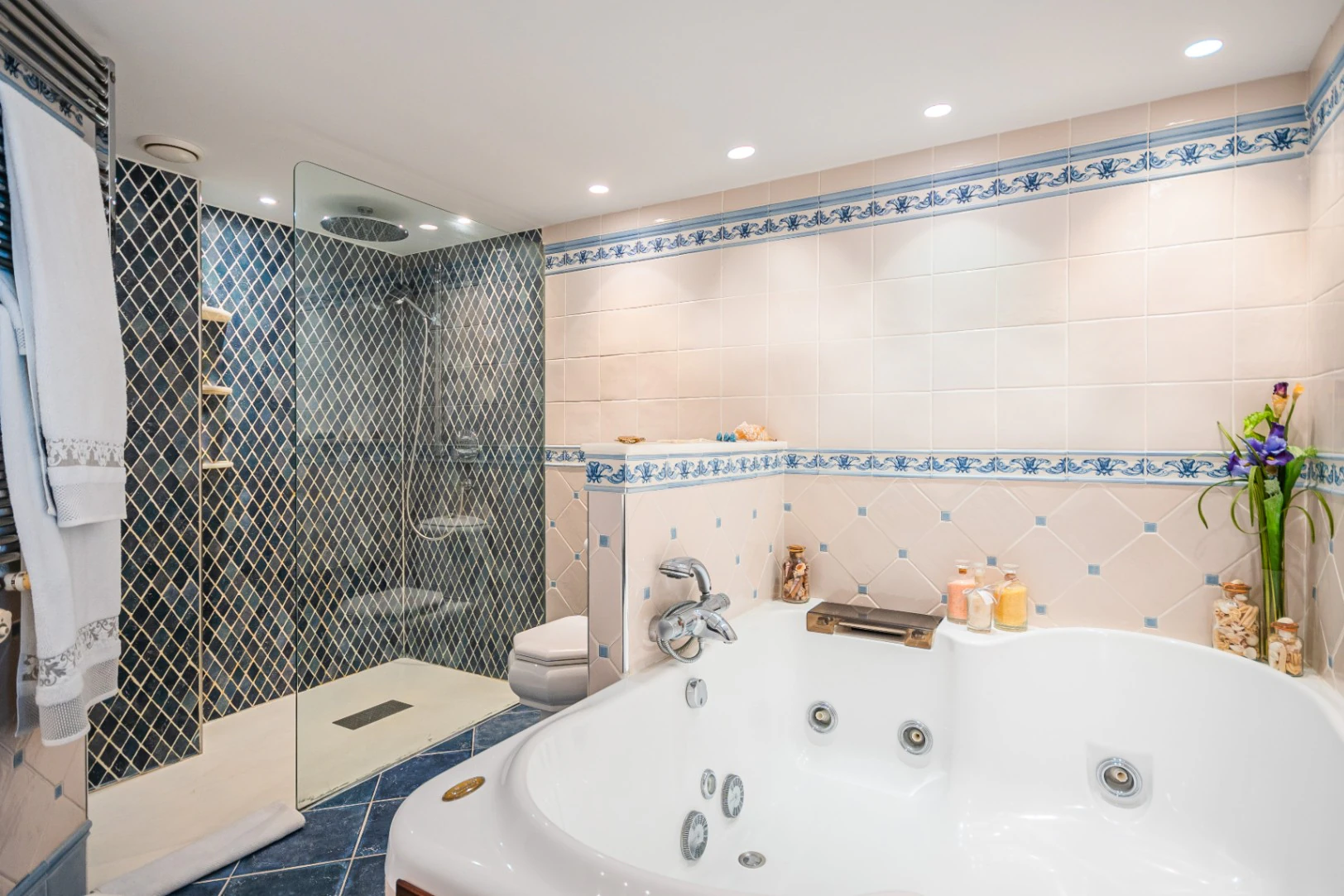 Apartamento de lujo en venta de 3 dormitorios y 3 baños en primera linea en Benidorm