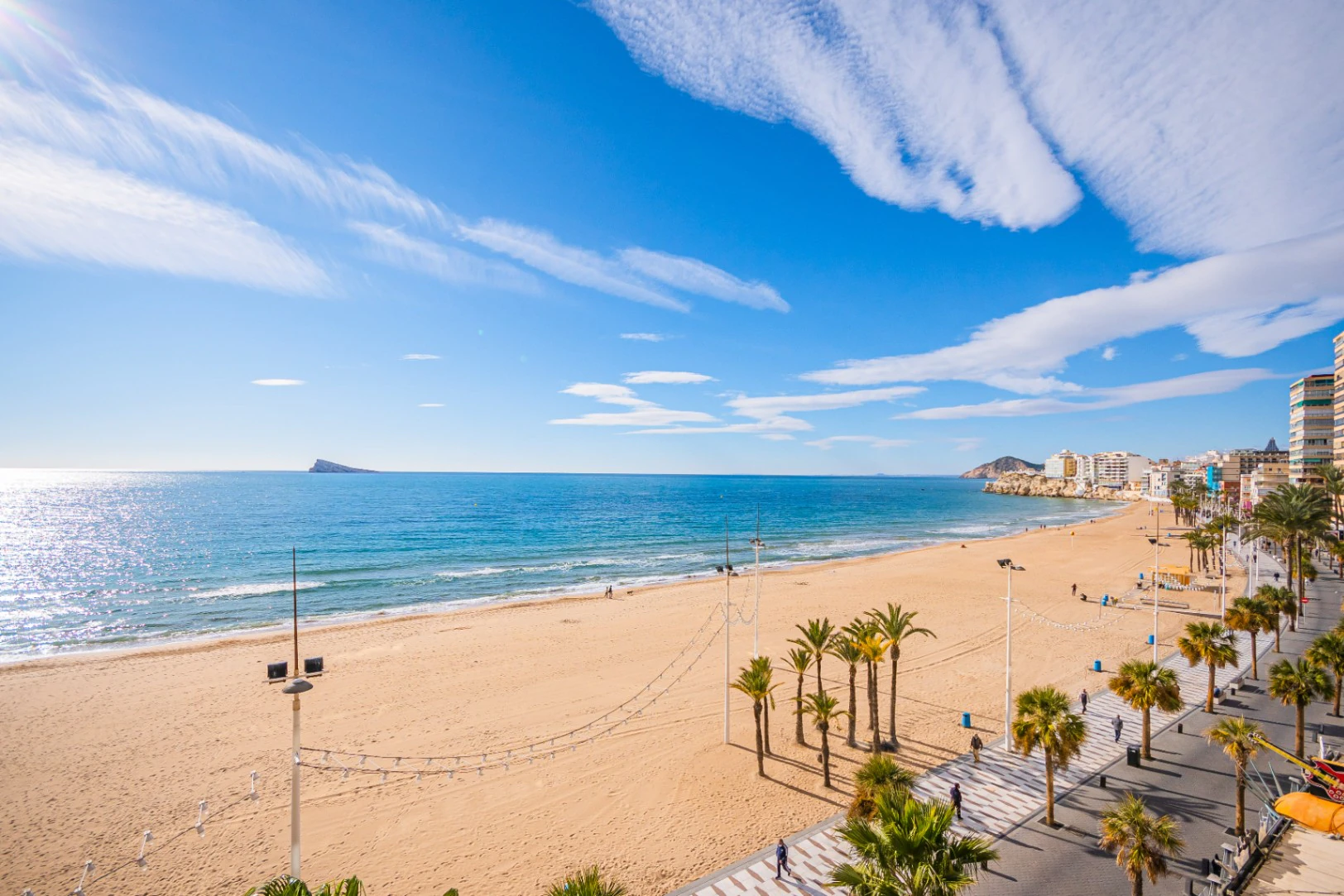 Apartamento de lujo en venta de 3 dormitorios y 3 baños en primera linea en Benidorm