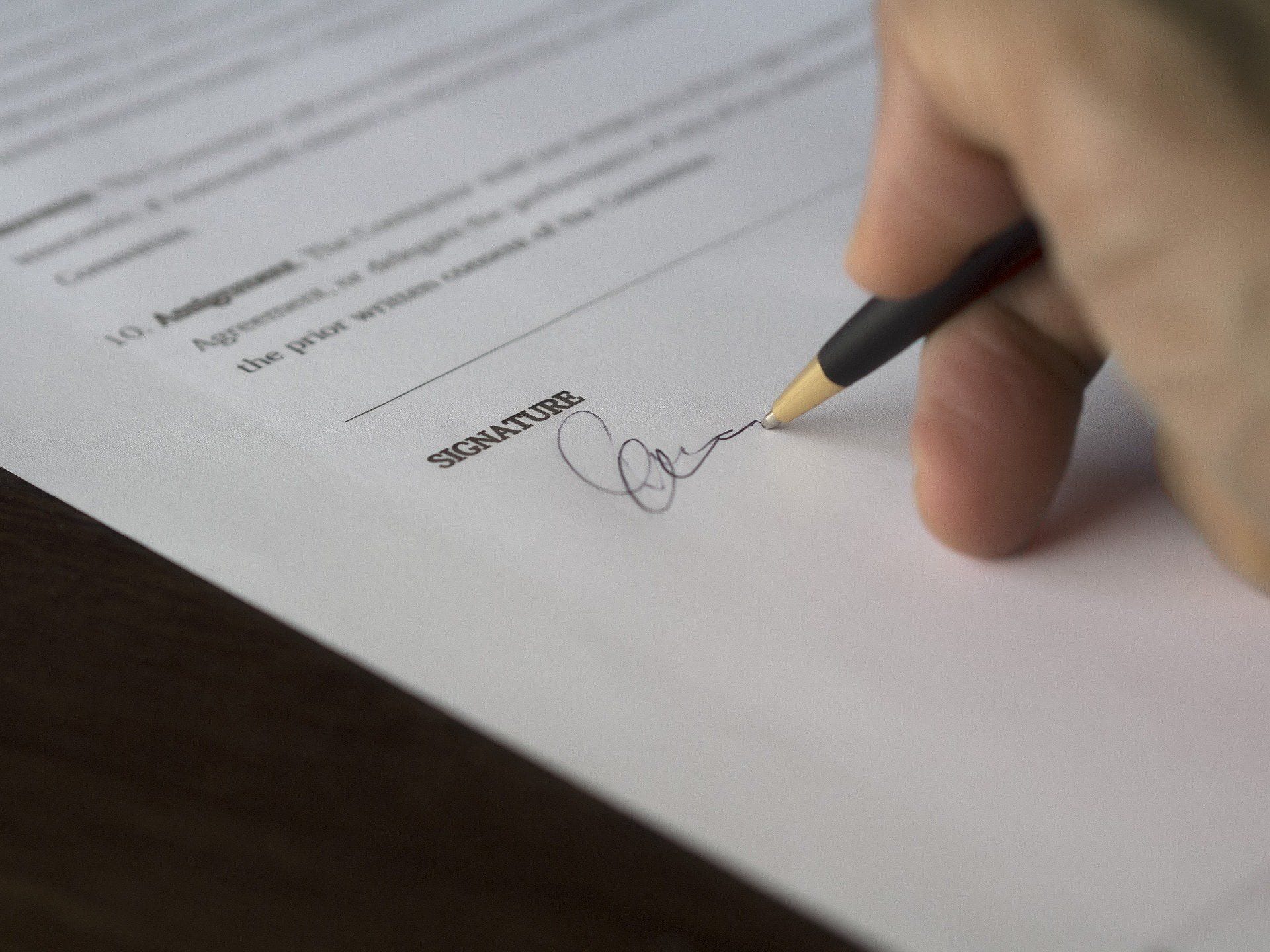 ¿Qué precauciones debo tomar antes de firmar las arras de un piso en Ontinyent?