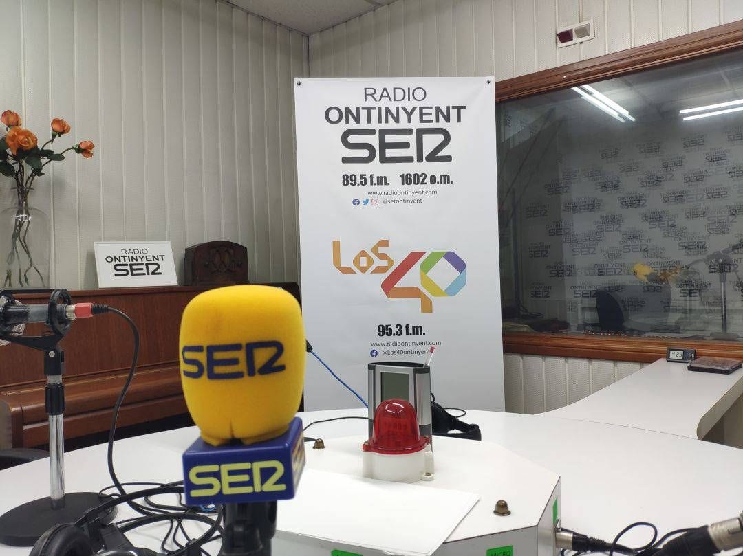Radio Ontinyent Inicia Nueva Era: Emblemática Emisora Cambia de Manos Tras 90 Años con la Familia Fundadora