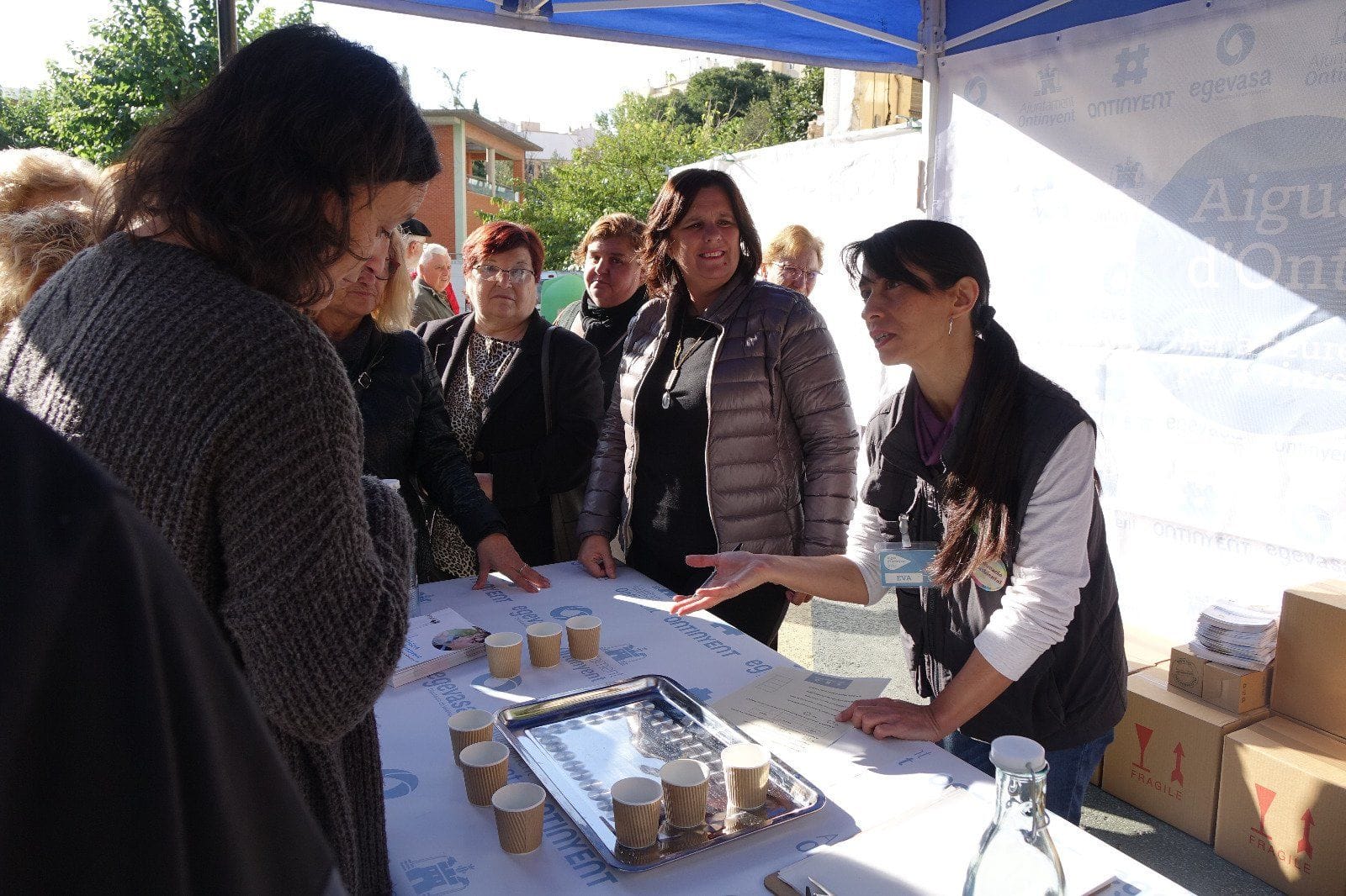 La mayoría del vecindario de Ontinyent no distingue el agua embotellada de la del grifo