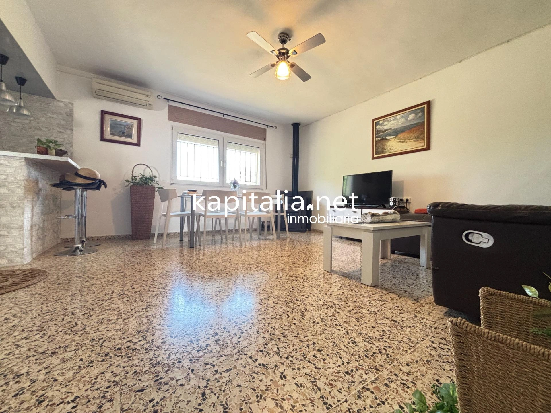 09980 - Restaurante y zona de ocio en Gaianes