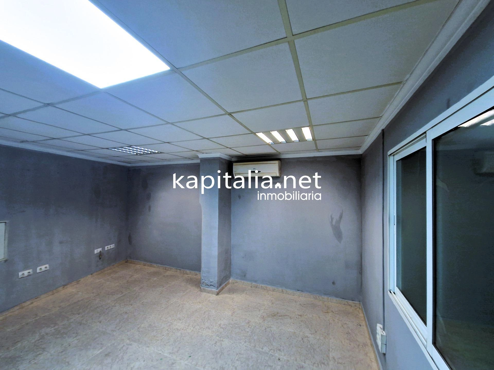Venta o alquiler de nave o gran local comercial en Olleria