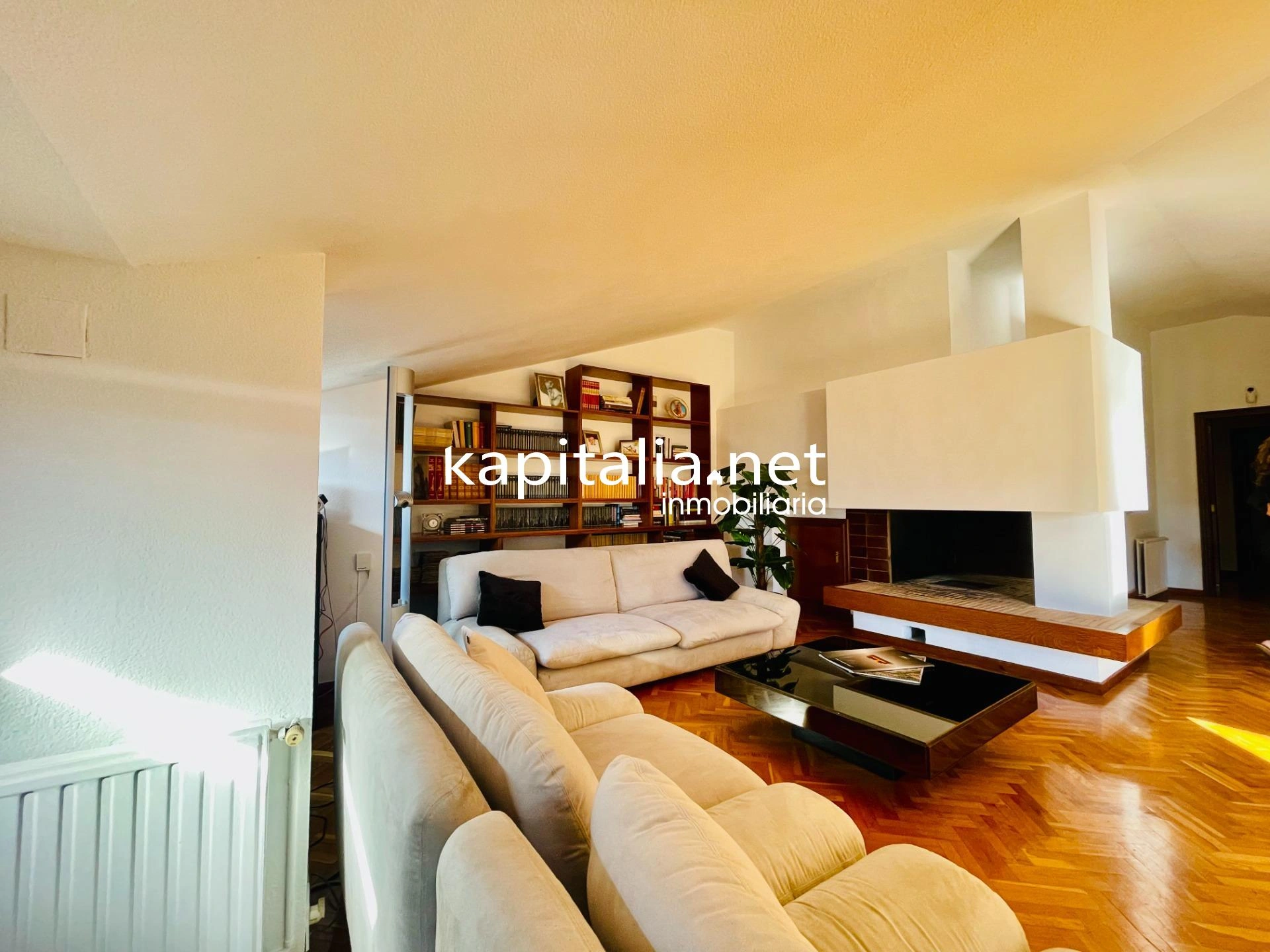 Ático duplex con chimenea y vistas panorámicas