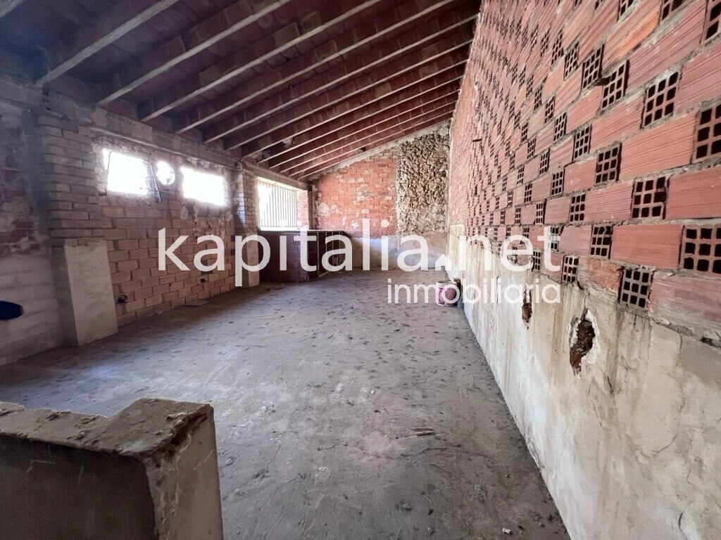 08699 - PISO Y BAJO COMECIAL CENTRICO A LA VENTA EN LA LLOSA DE RANES
