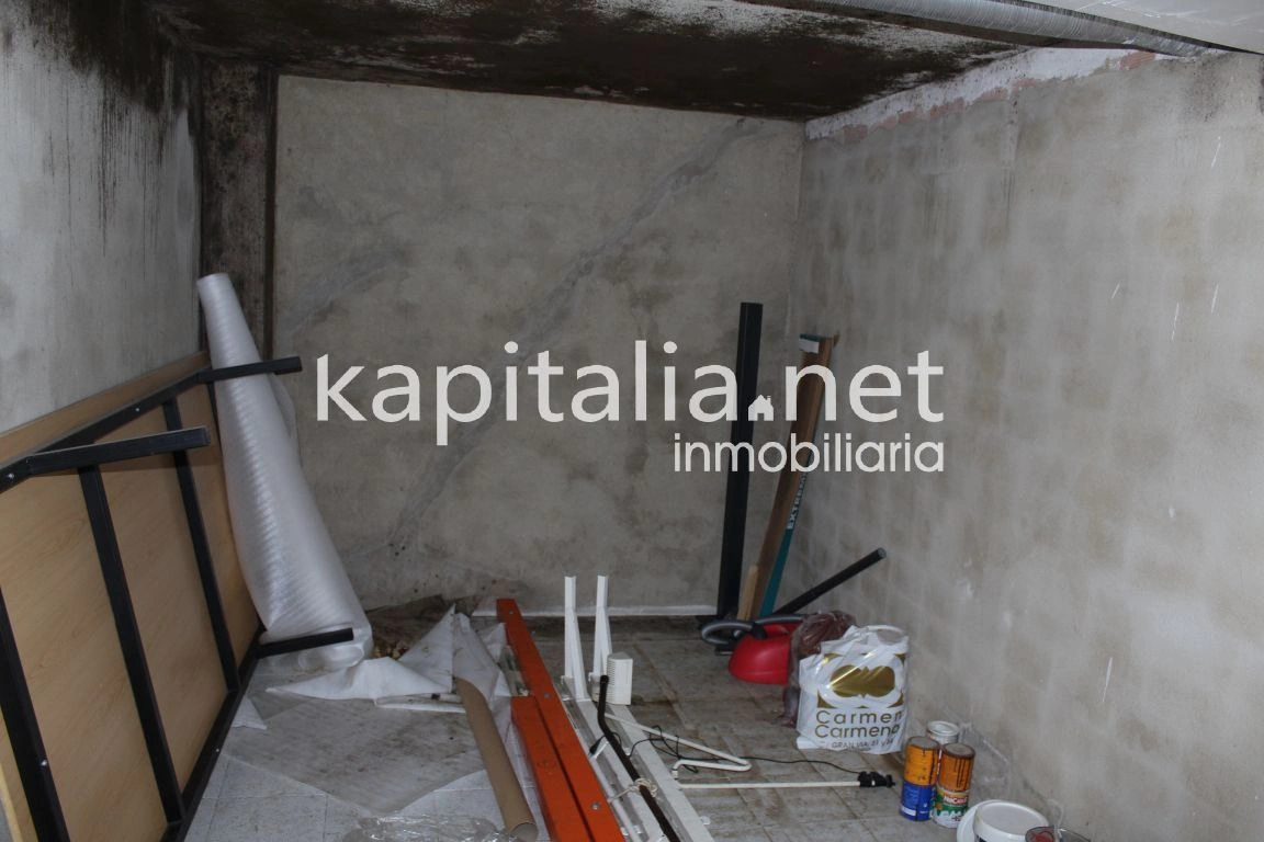 Se alquila local comercial