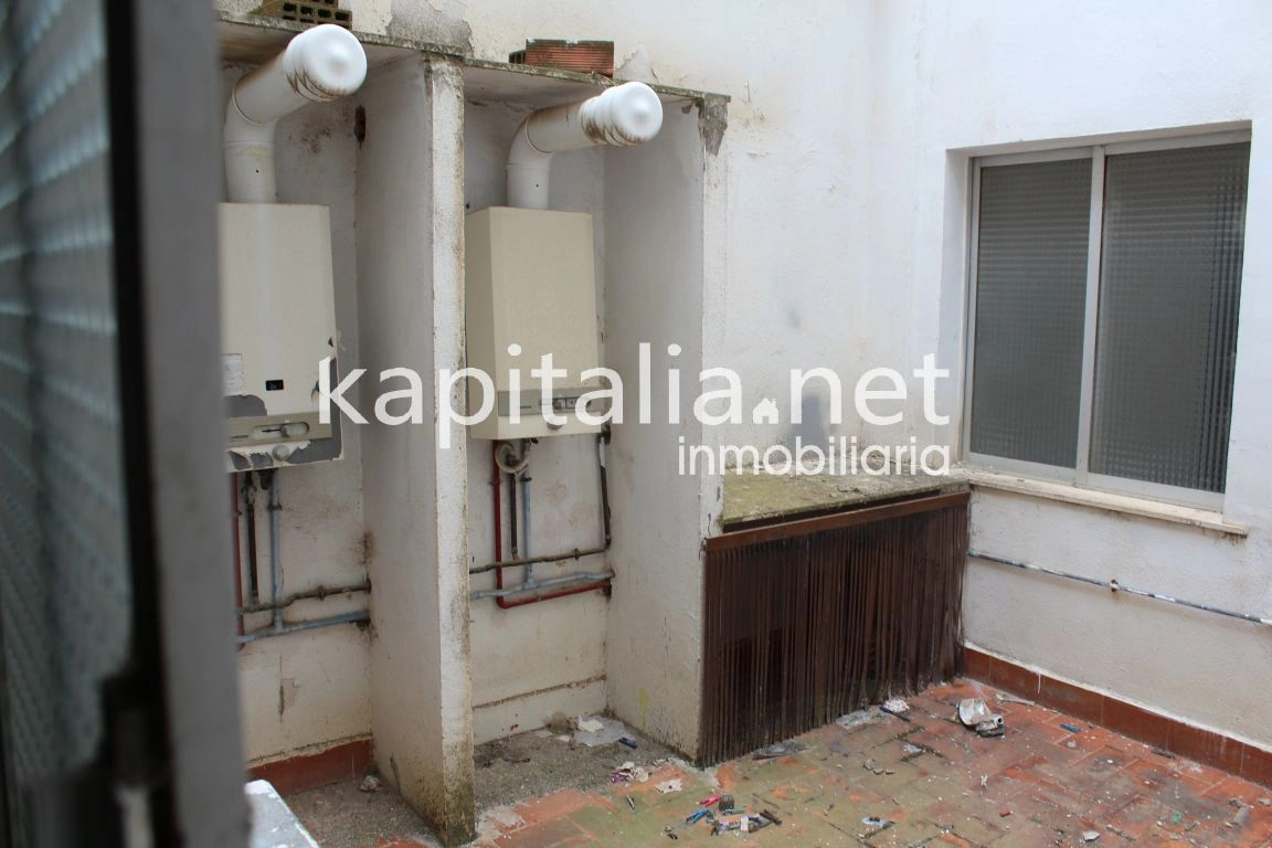 Se alquila local comercial