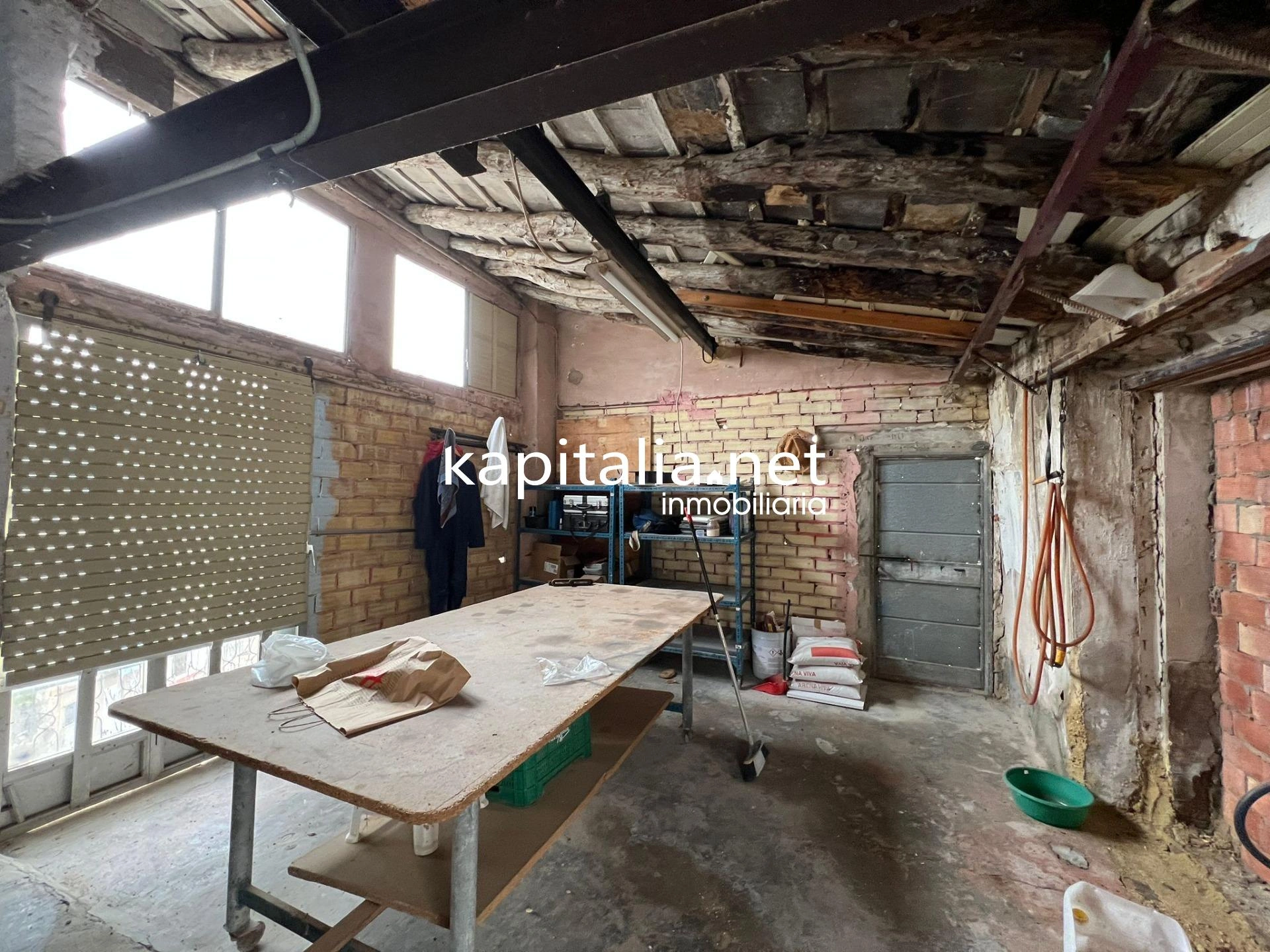 Local a la venta en Ontinyent , zona centro .