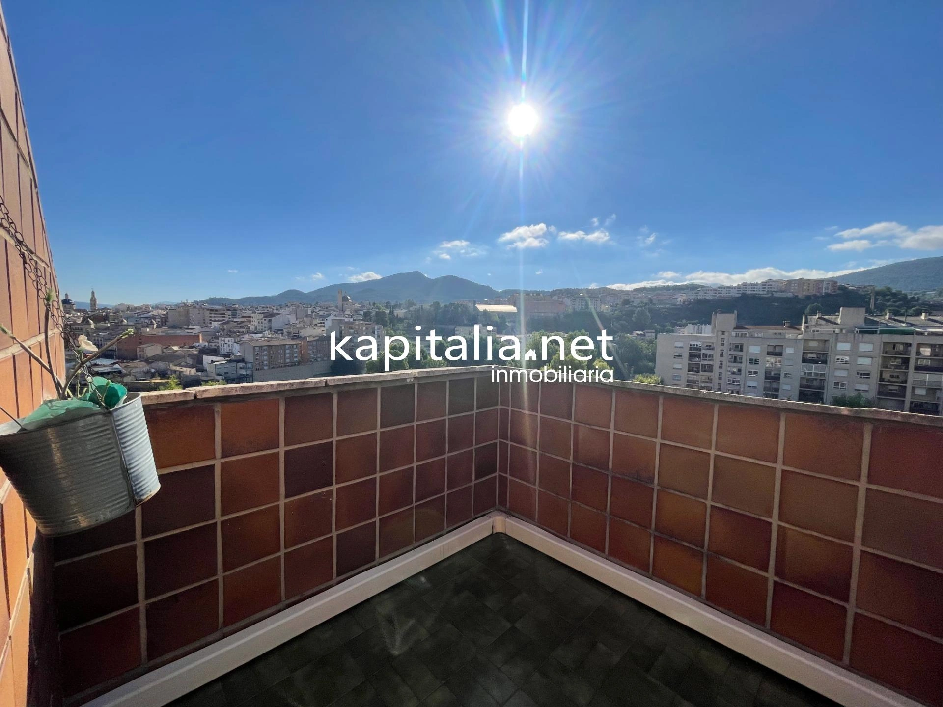 Ático duplex con chimenea y vistas panorámicas
