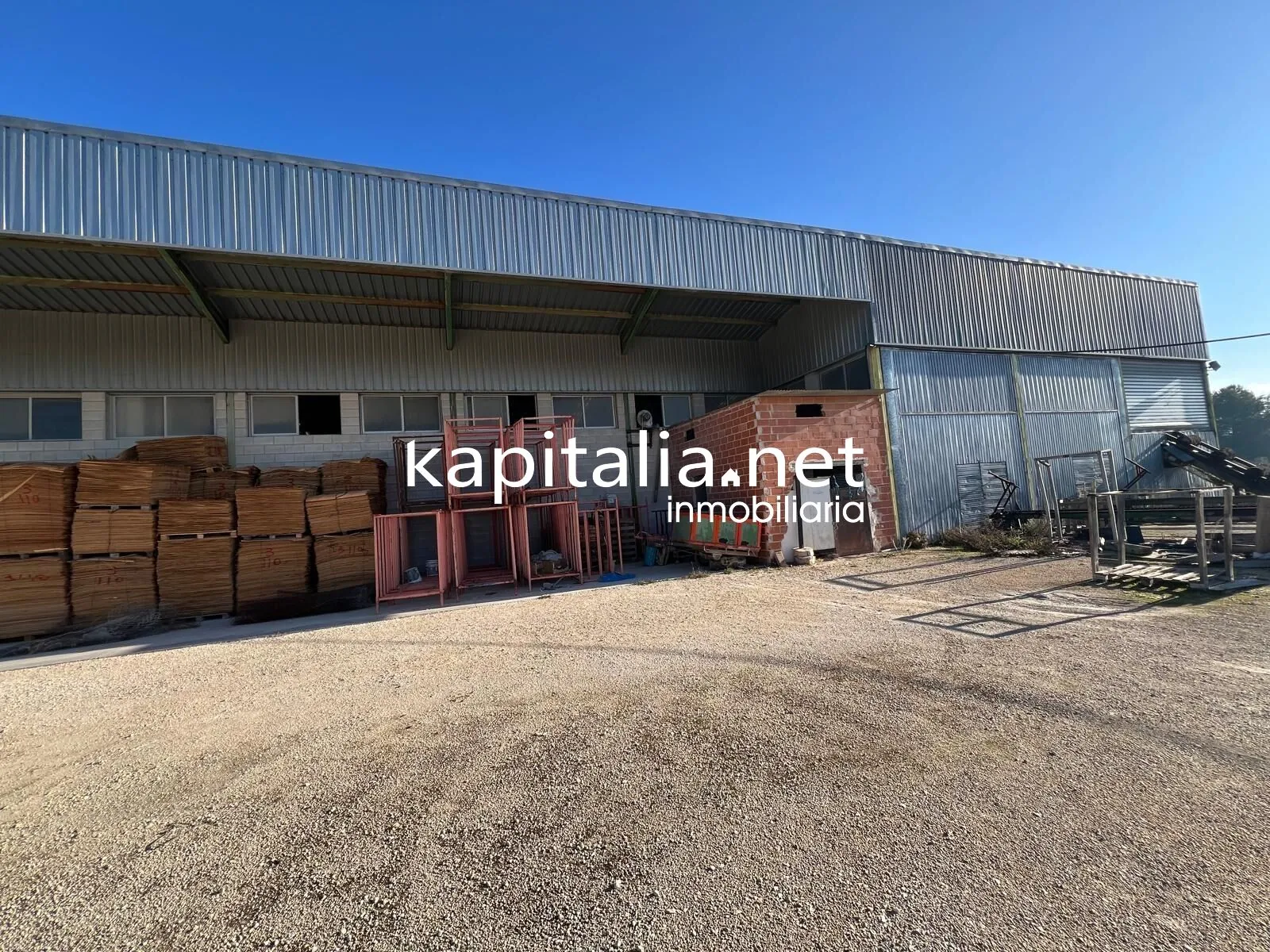 09907 - ESTUPENDA NAVE A LA VENTA EN QUATRETONDA