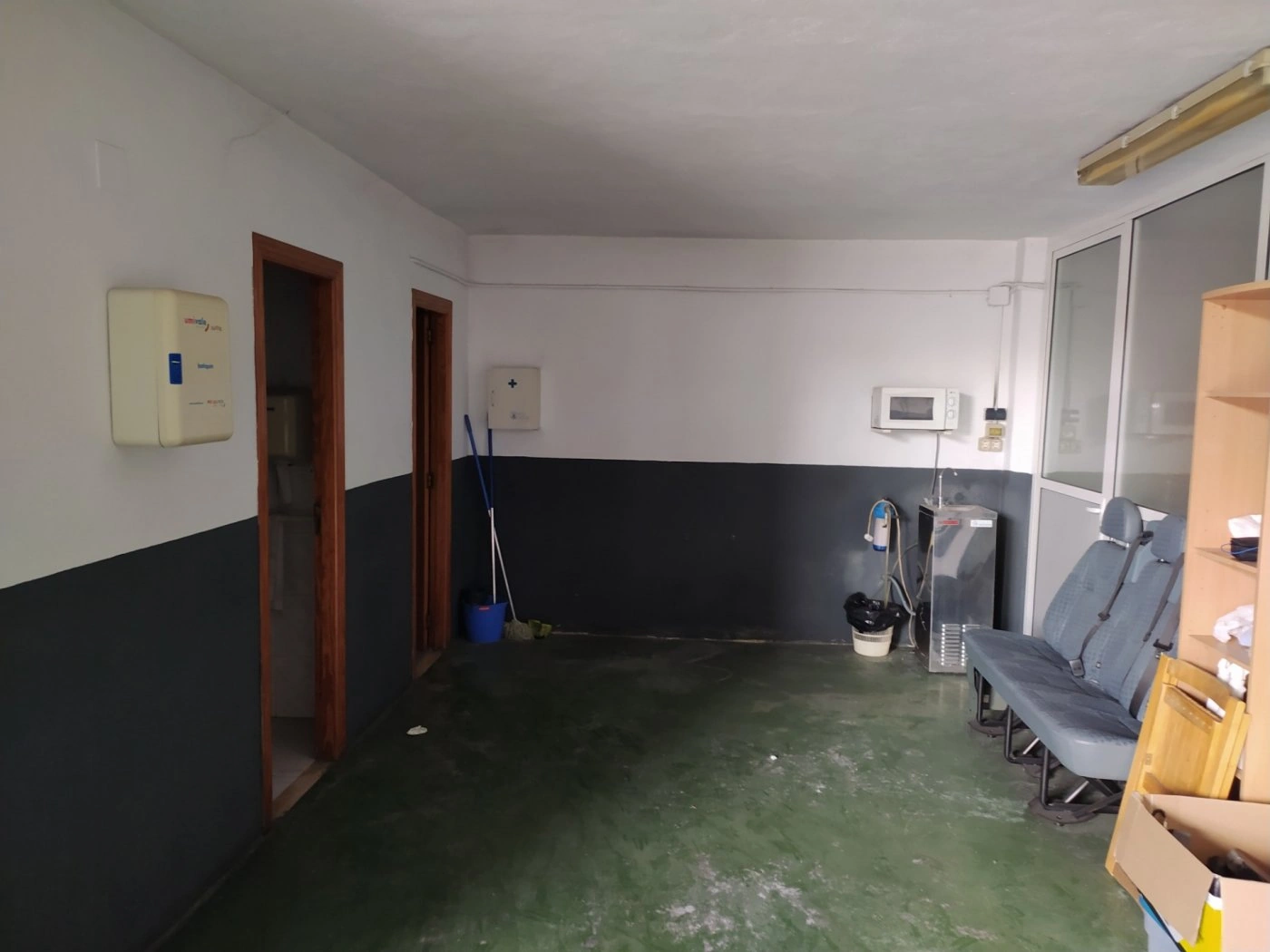 07061 - NAVE A LA VENTA EN XATIVA CON TALLER MECÁNICO