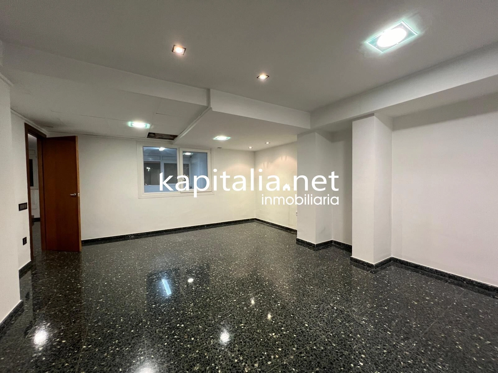 08900 - Entresuelo con 2 garajes a la venta en Ontinyent zona San José
