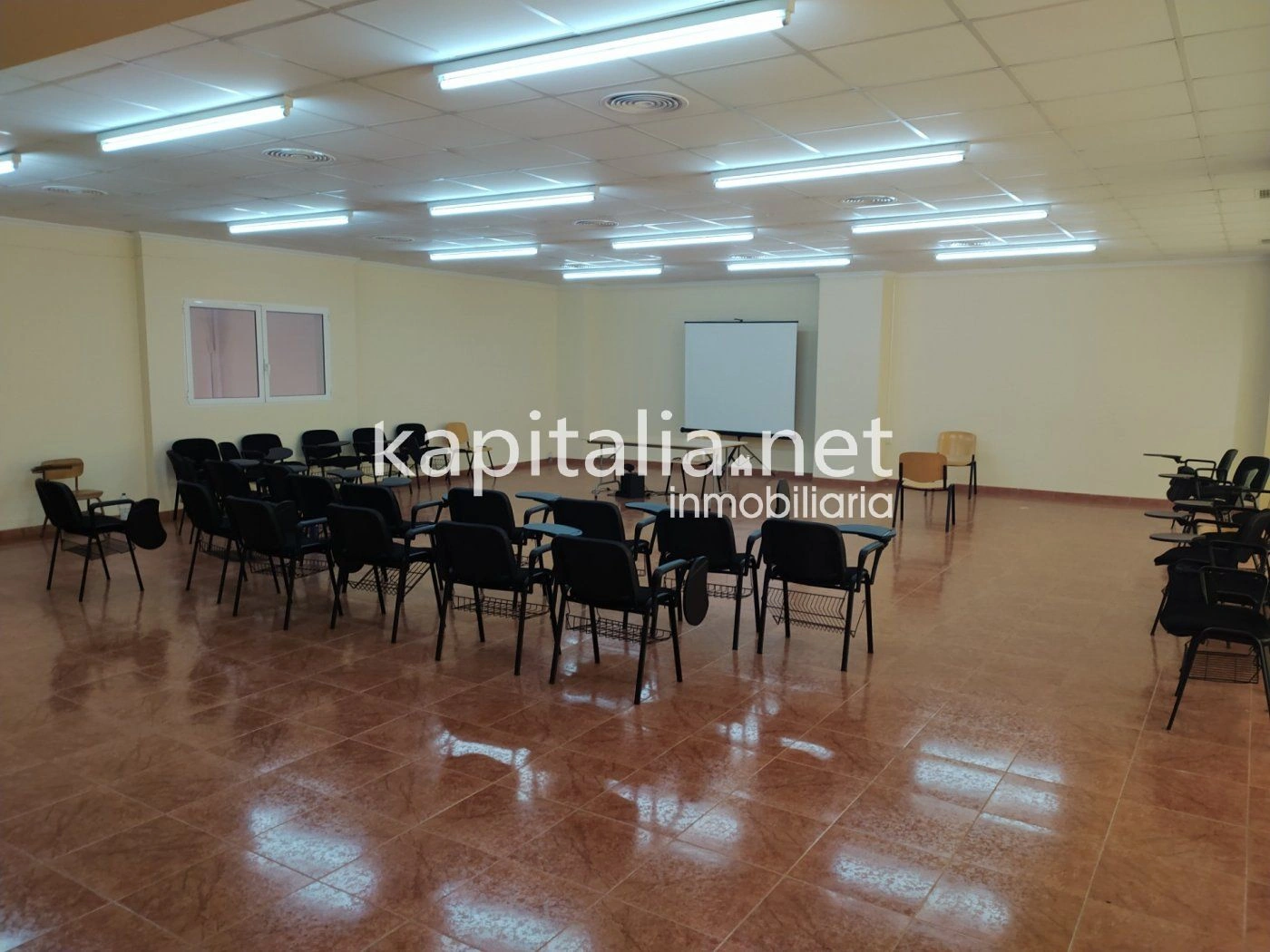 NAVE INDUSTRIAL EN PRIMERA LÍNEA