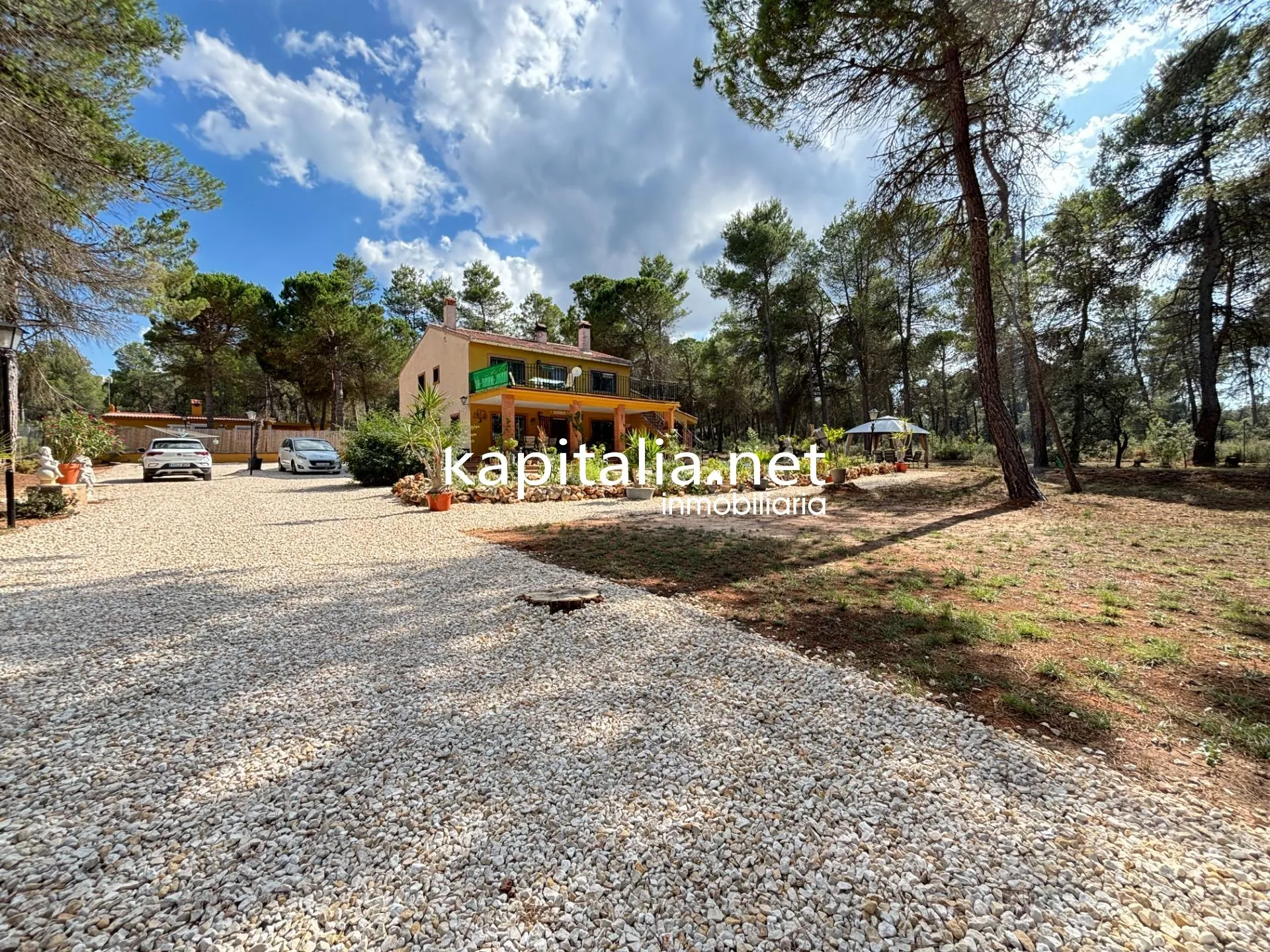 09402 - Propiedad con dos viviendas en Bocairent