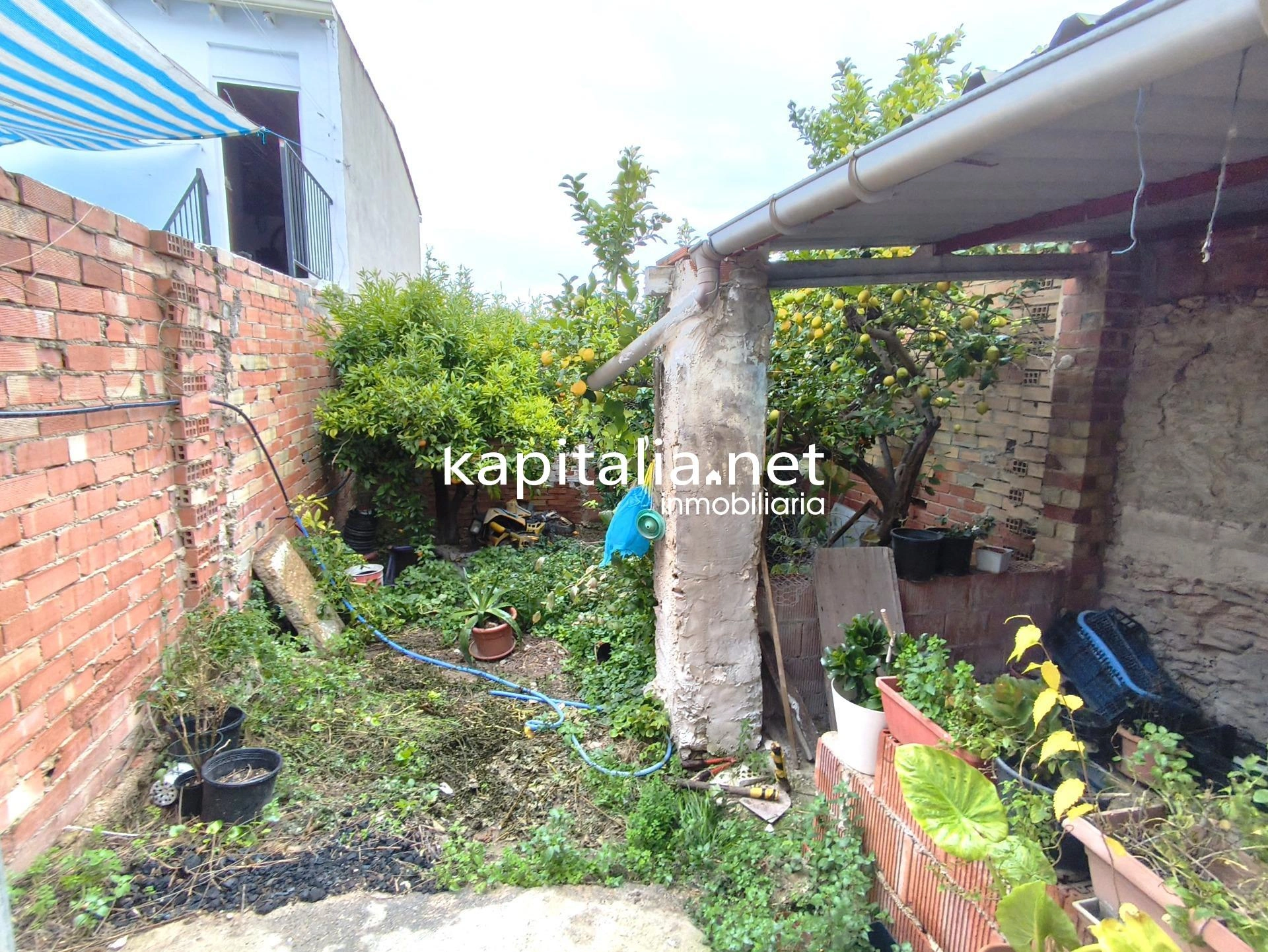 10199 - CASA A LA VENTA PARA REFORMAR CON BUENA UBICACIÓN.