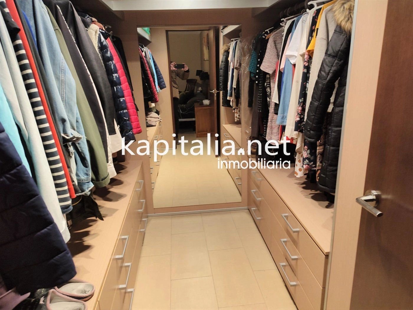 BONITA CASA REFORMADA A LA VENTA EN AGULLENT UBICADA EN ZONA TRANQUILA.
