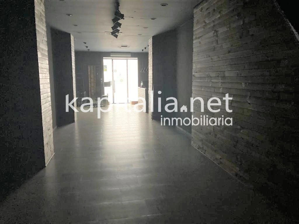 07857 - COMMERCIAL PREMISES FOR RENT IN ONTINYENT, LOCATED IN CALLE MAYOR.