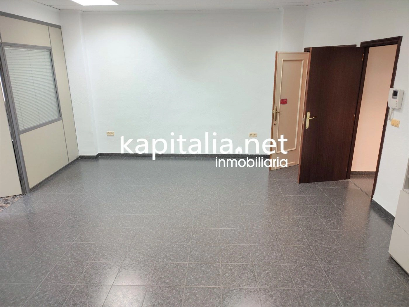 06540 - Locales comerciales a la venta en Ontinyent, zona El Llombo.